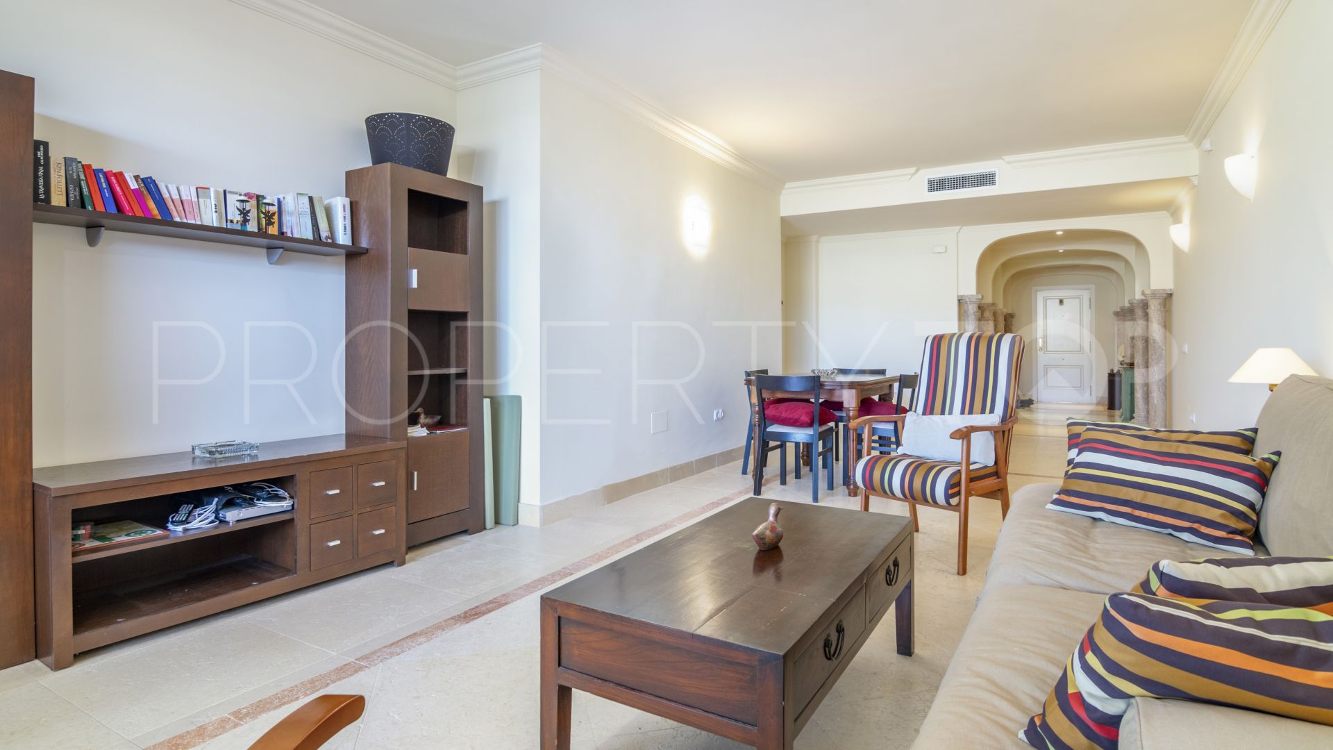 Se vende apartamento de 2 dormitorios en Magna Marbella
