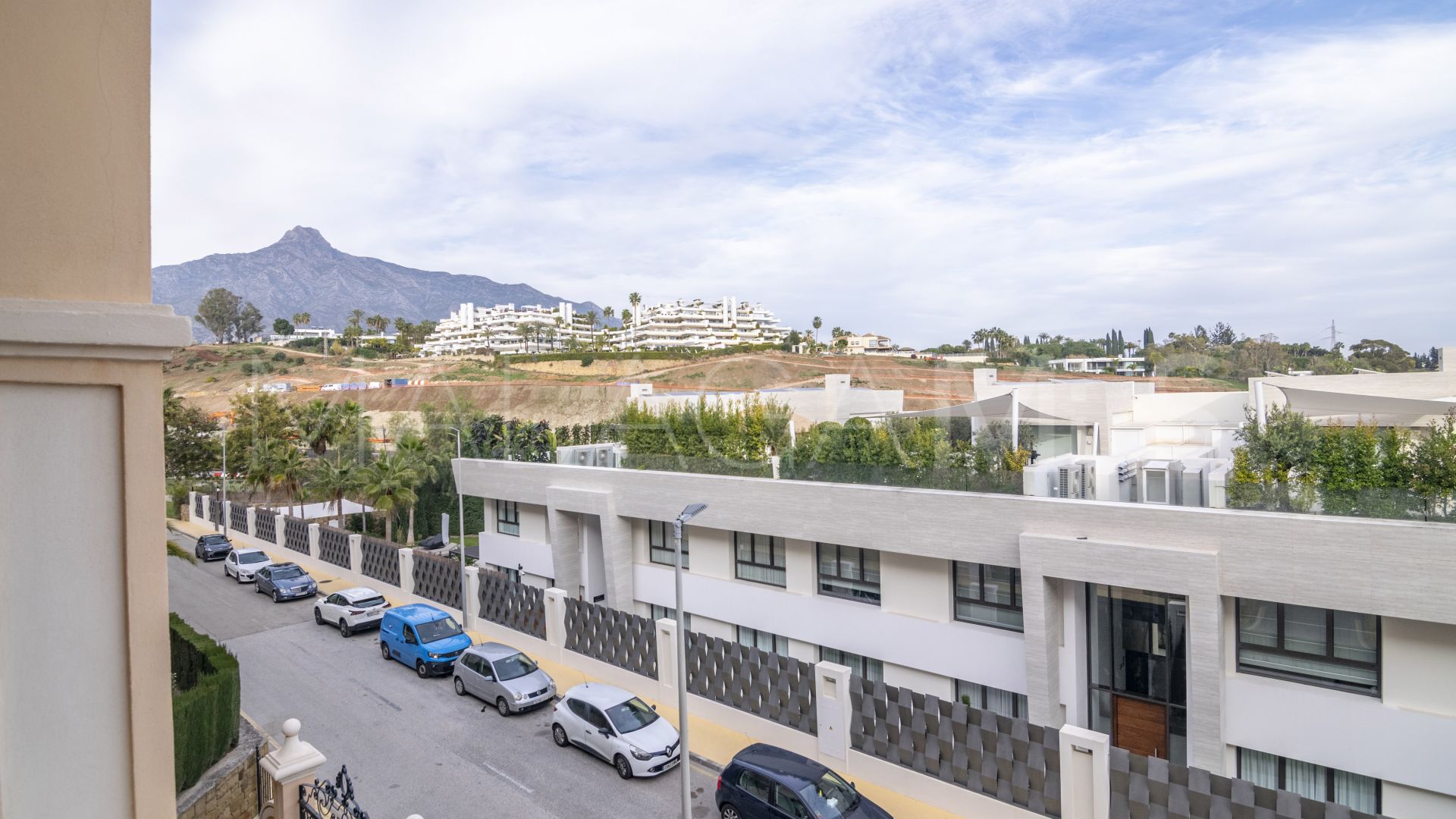 Apartment for sale in Lomas de Sierra Blanca with 3 bedrooms
