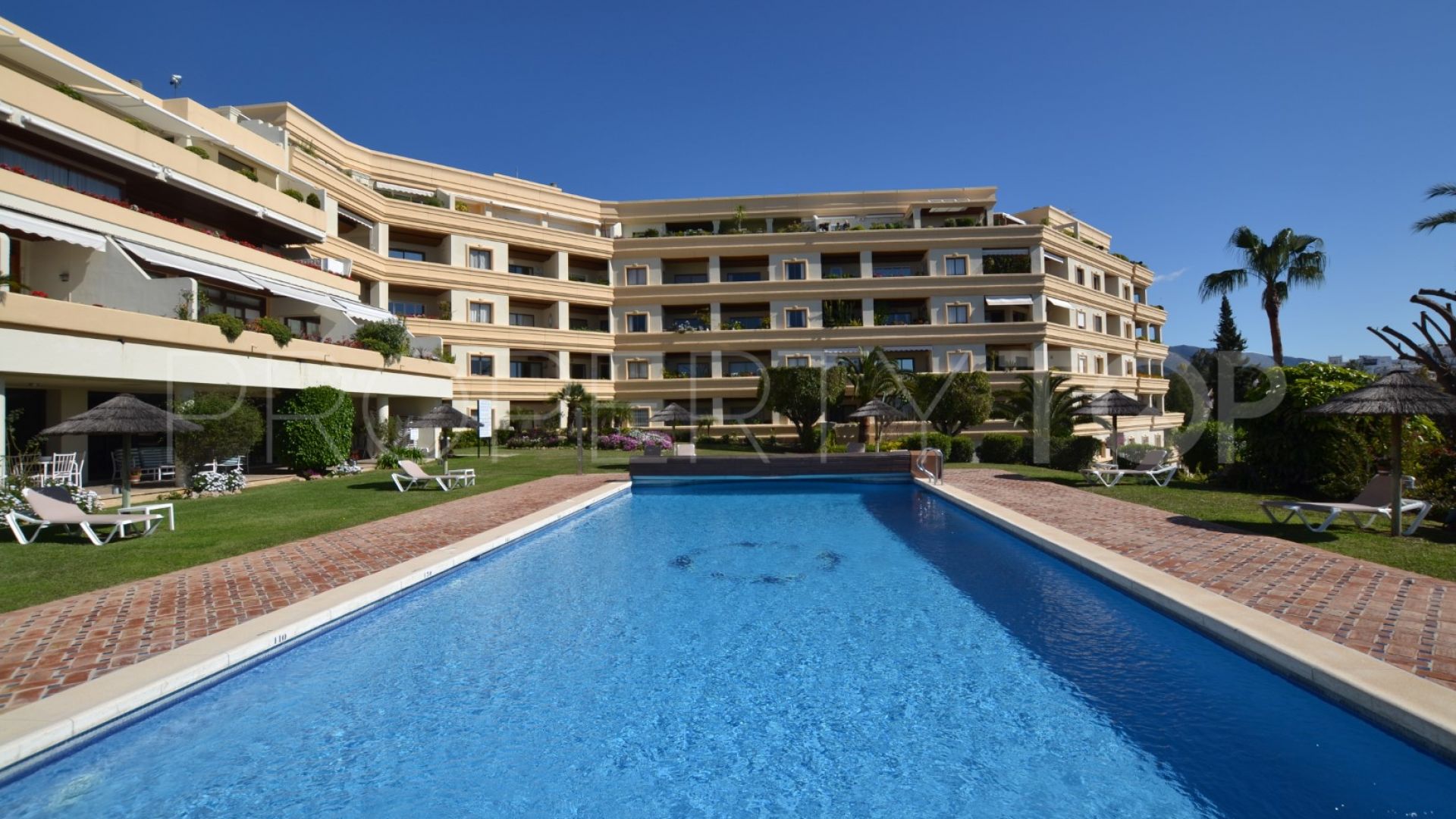 Buy penthouse in Hotel del Golf with 3 bedrooms