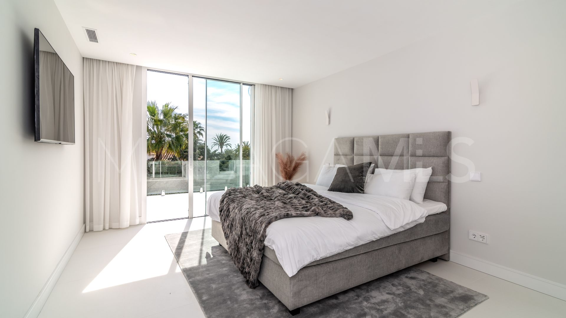 Villa for sale in Marbella - Puerto Banus with 8 bedrooms