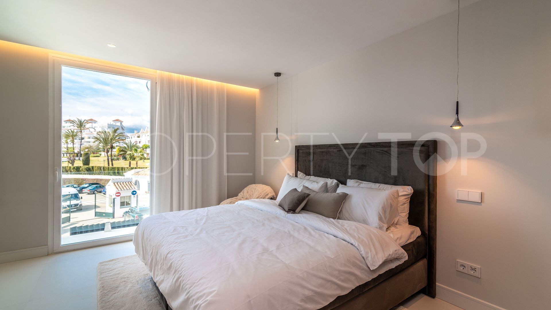Villa for sale in Marbella - Puerto Banus with 8 bedrooms