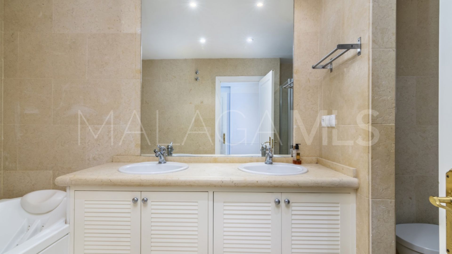 Apartamento planta baja de 2 bedrooms a la venta in Magna Marbella