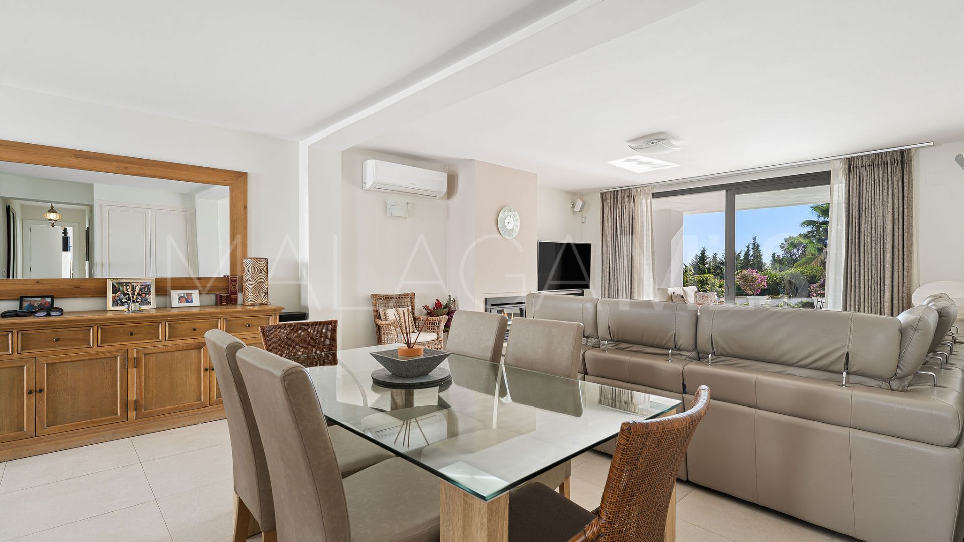 Villa for sale in Nueva Andalucia