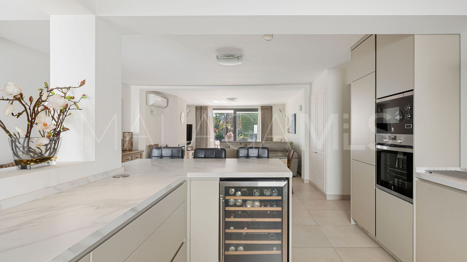 Villa for sale in Nueva Andalucia