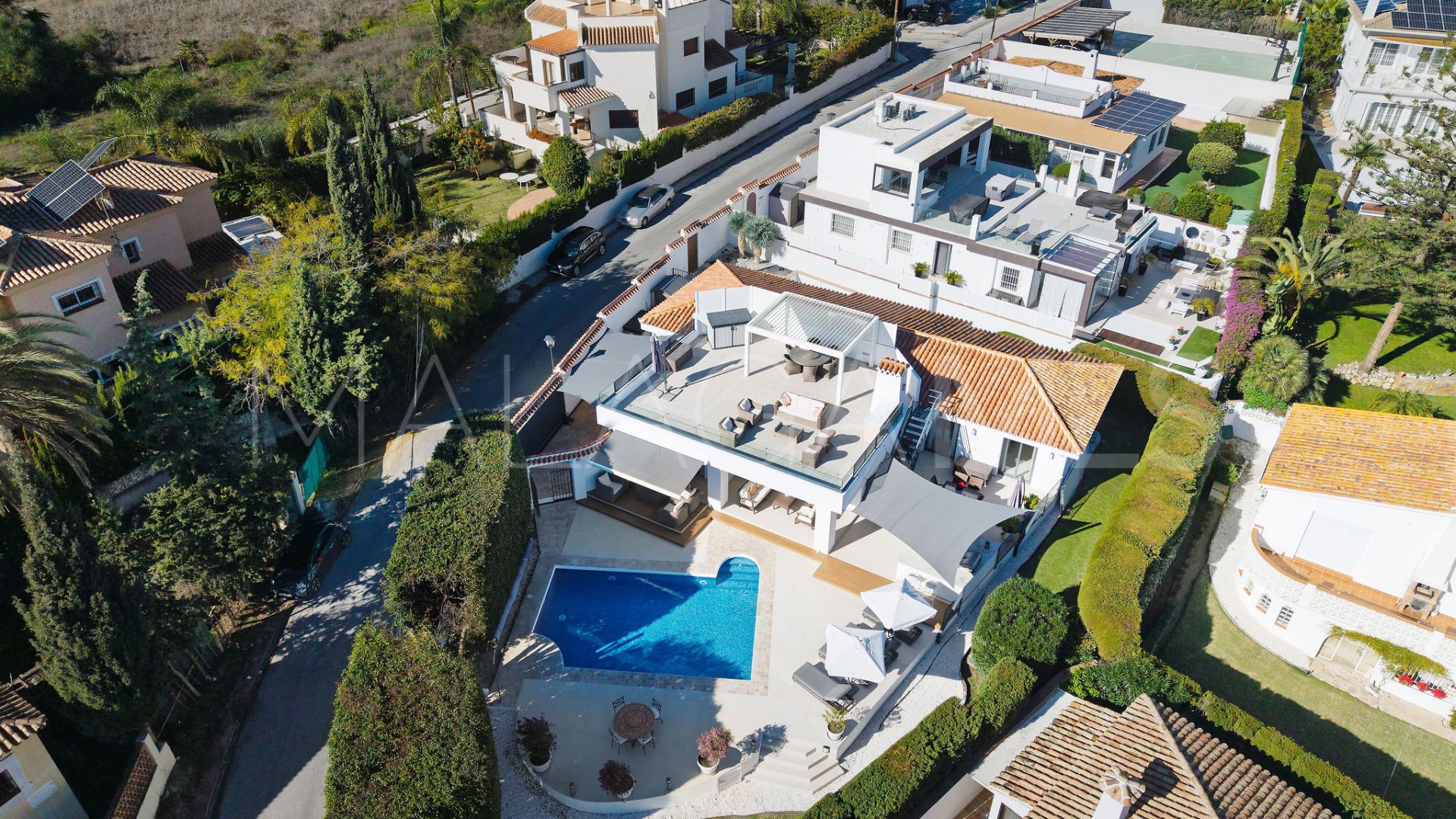 Villa for sale in Nueva Andalucia