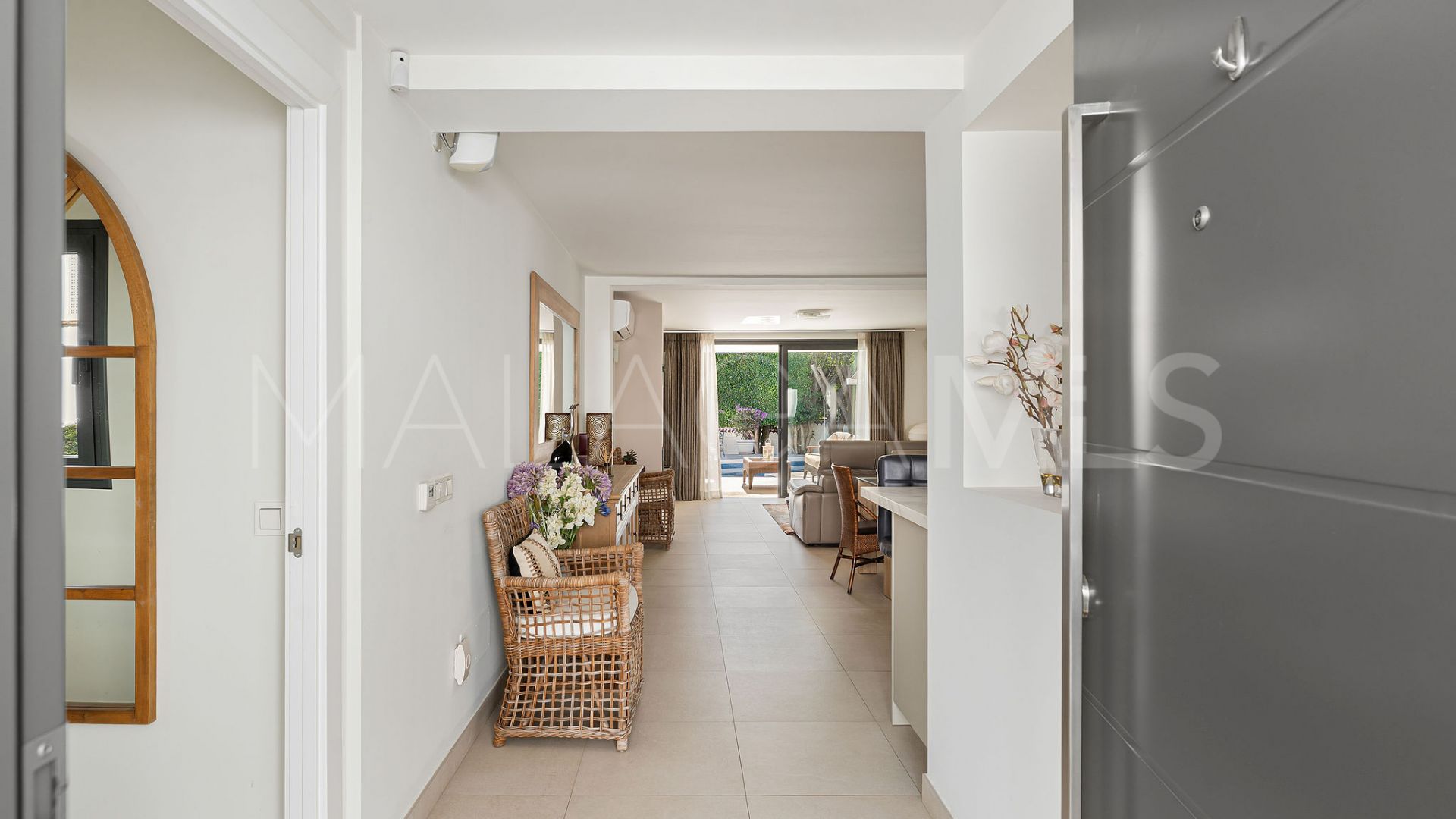 Villa for sale in Nueva Andalucia