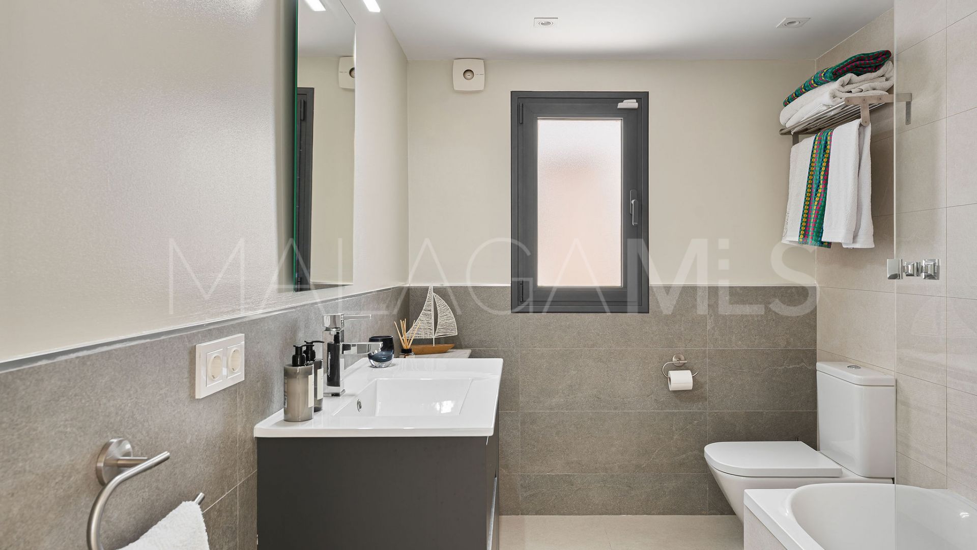 Villa for sale in Nueva Andalucia