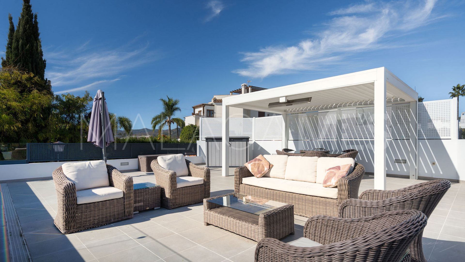 Villa for sale in Nueva Andalucia
