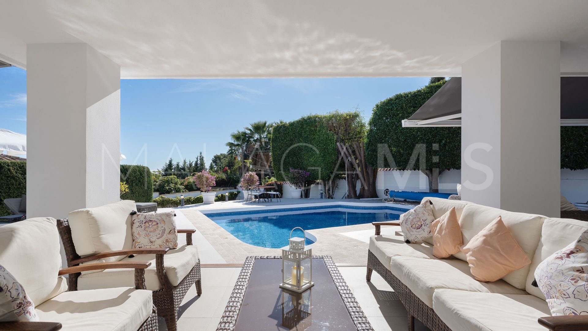 Villa for sale in Nueva Andalucia