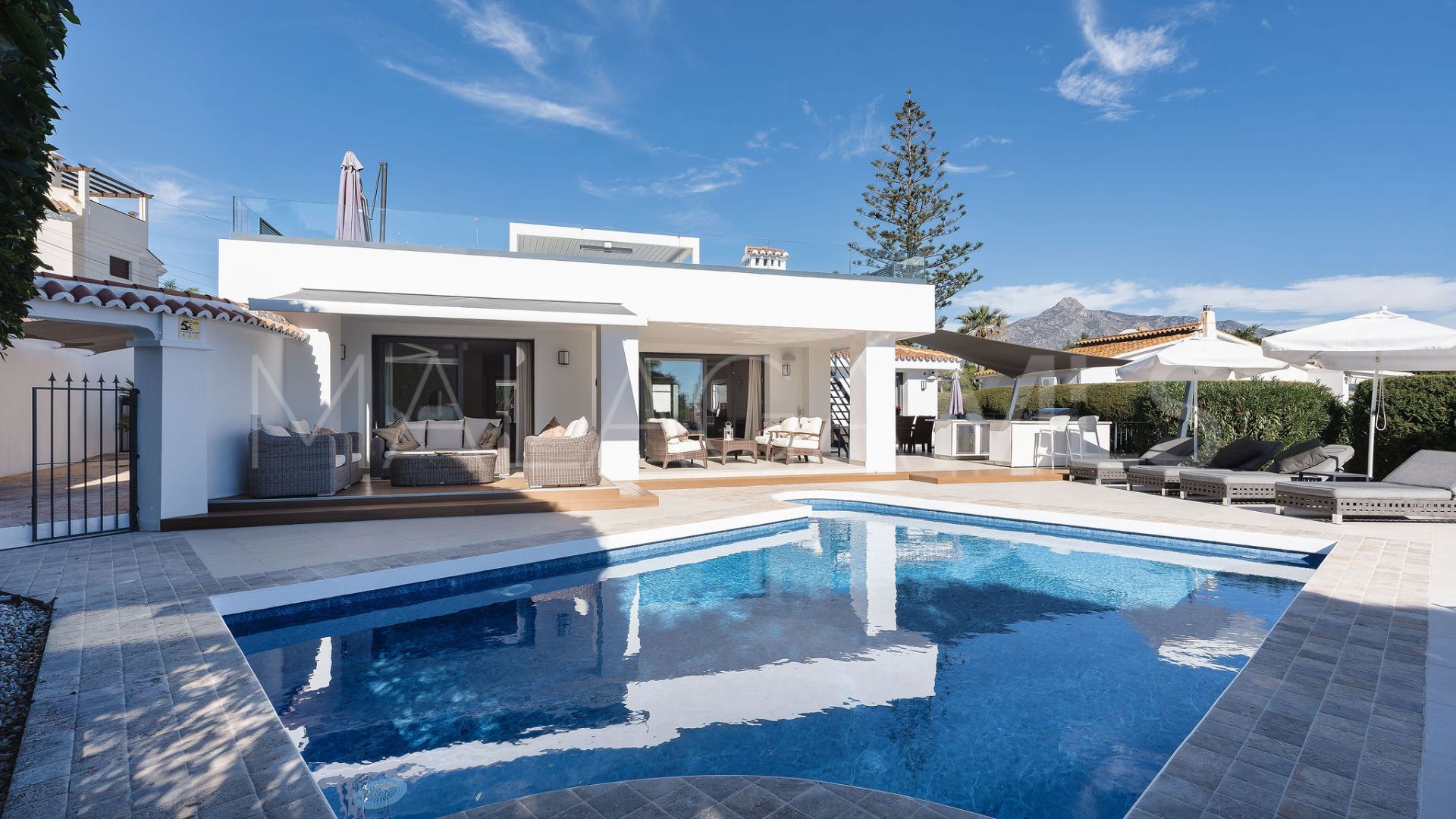 Villa for sale in Nueva Andalucia