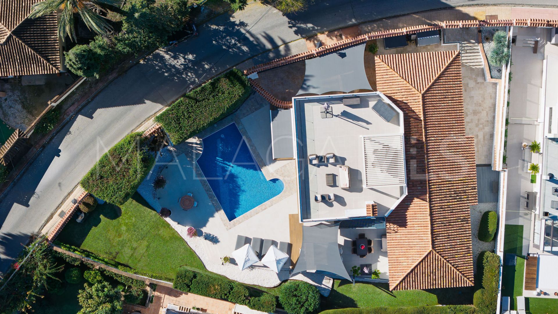 Villa for sale in Nueva Andalucia