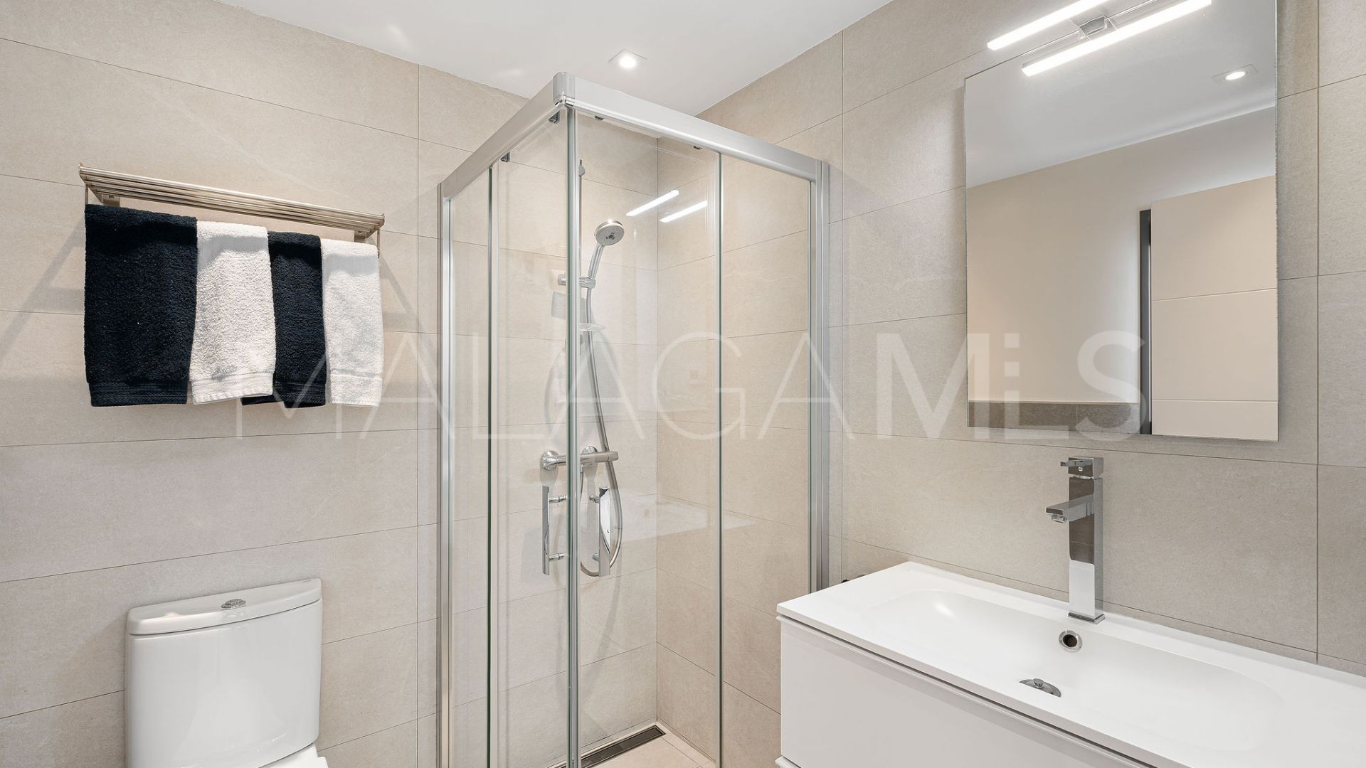 Villa for sale in Nueva Andalucia