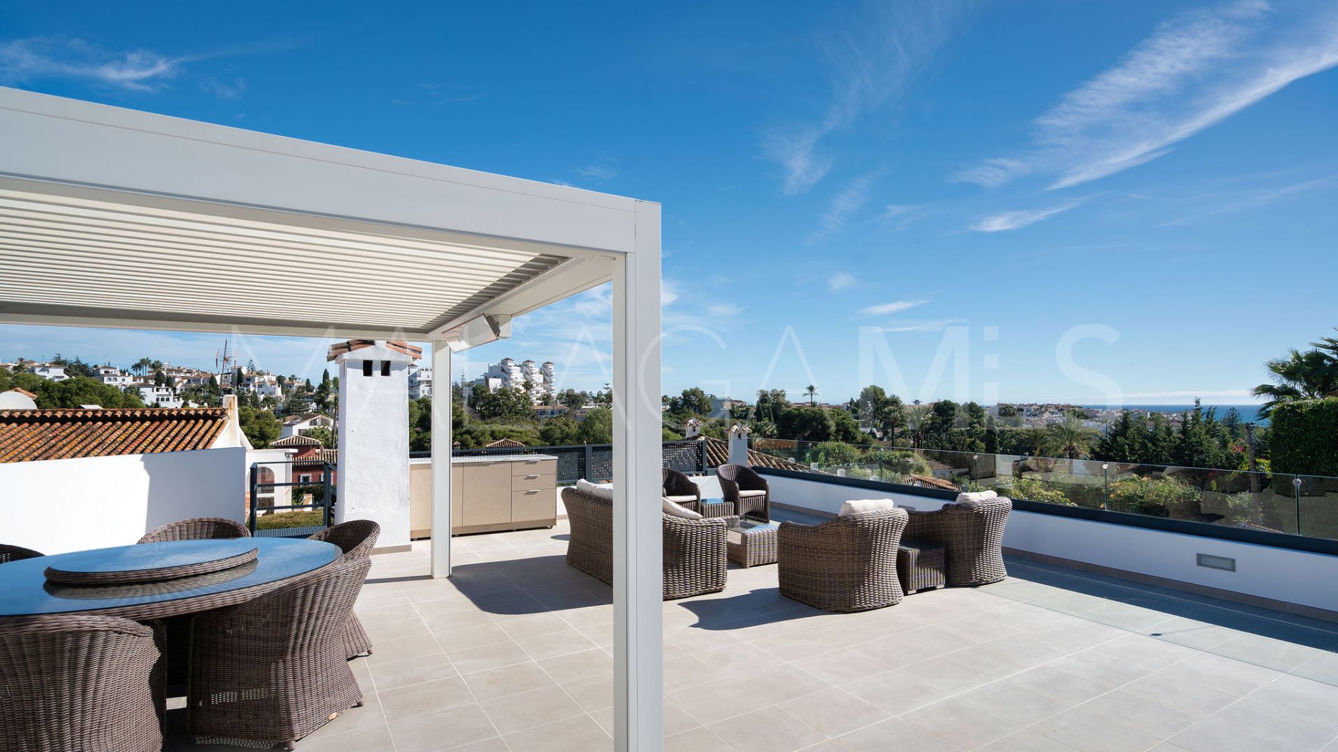 Villa for sale in Nueva Andalucia