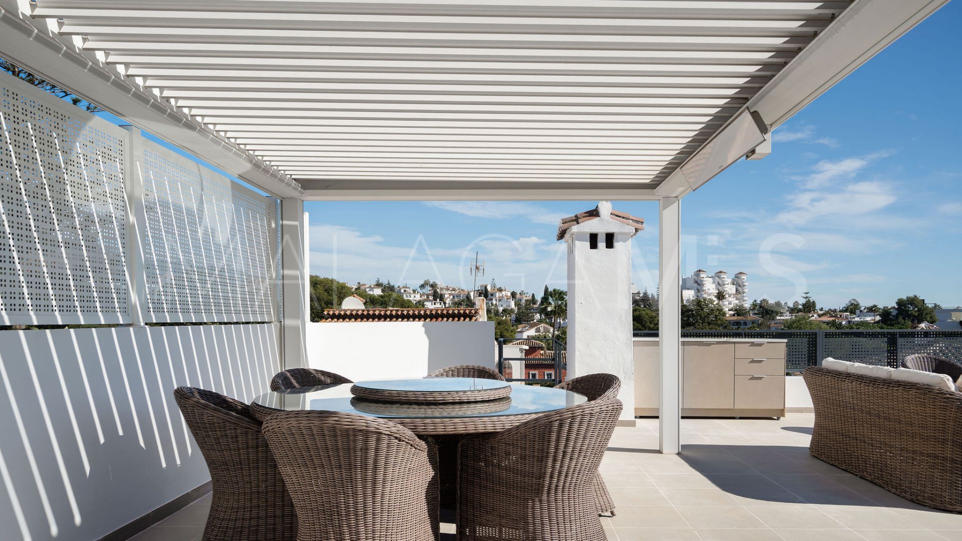 Villa for sale in Nueva Andalucia