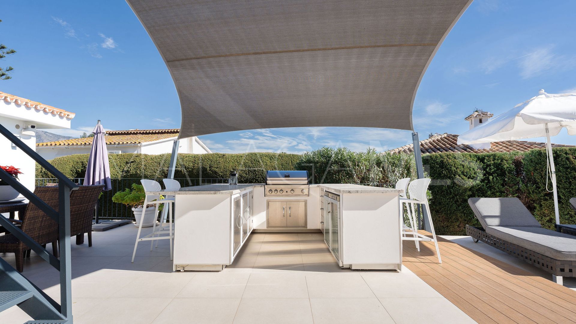 Villa for sale in Nueva Andalucia