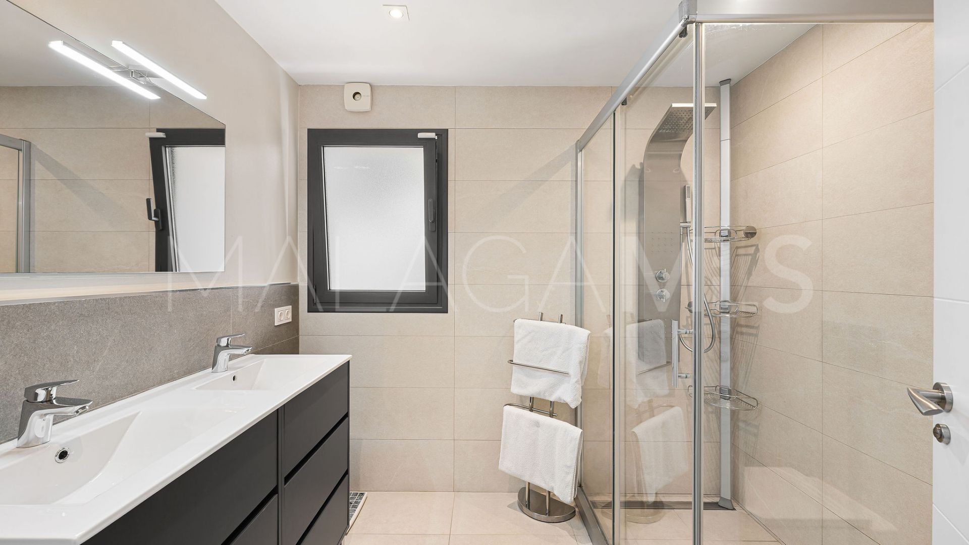 Villa for sale in Nueva Andalucia
