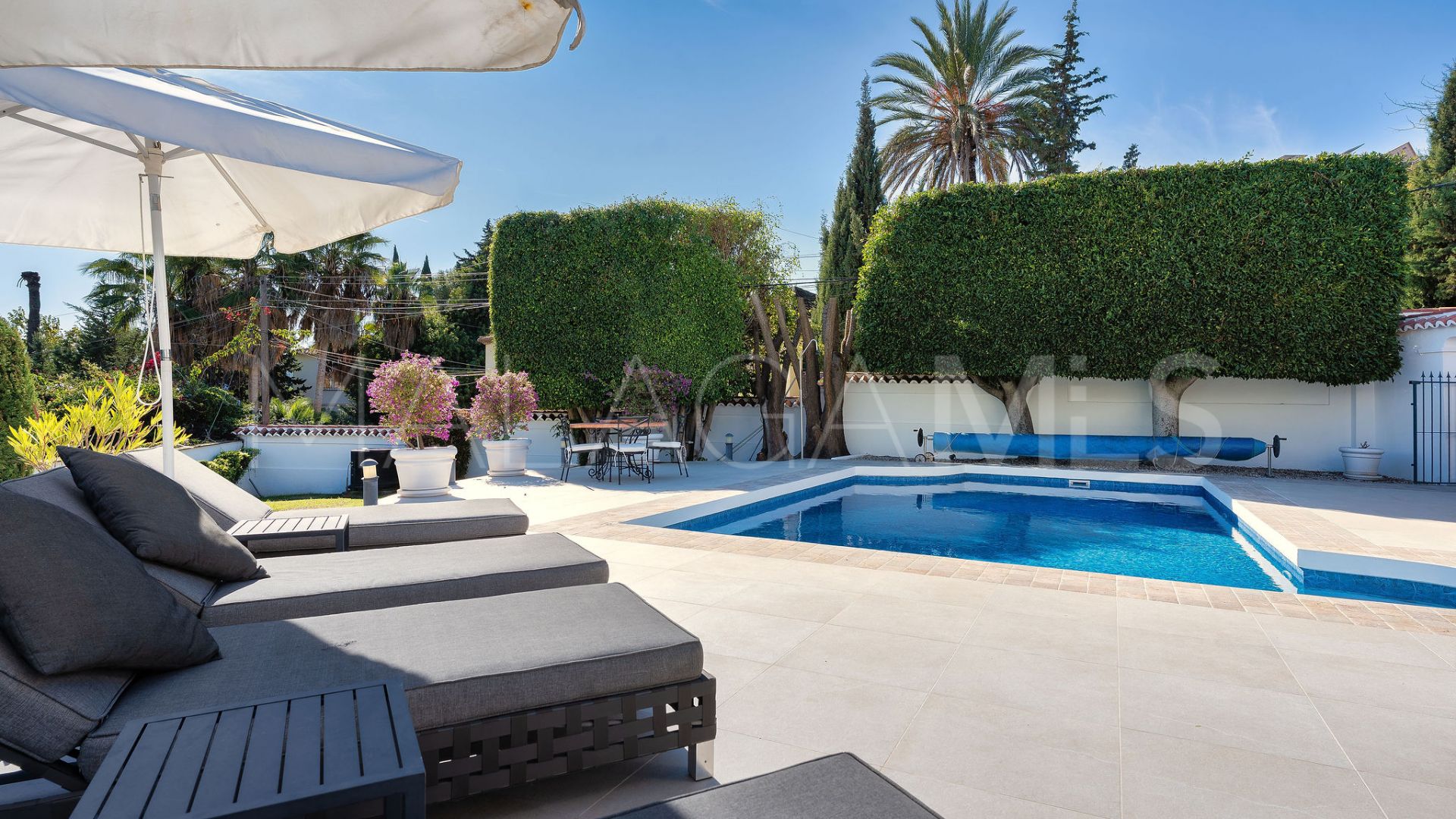 Villa for sale in Nueva Andalucia