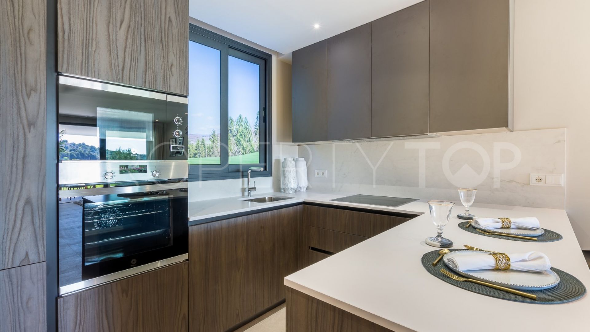 Comprar apartamento planta baja en Azahar de Estepona con 2 dormitorios