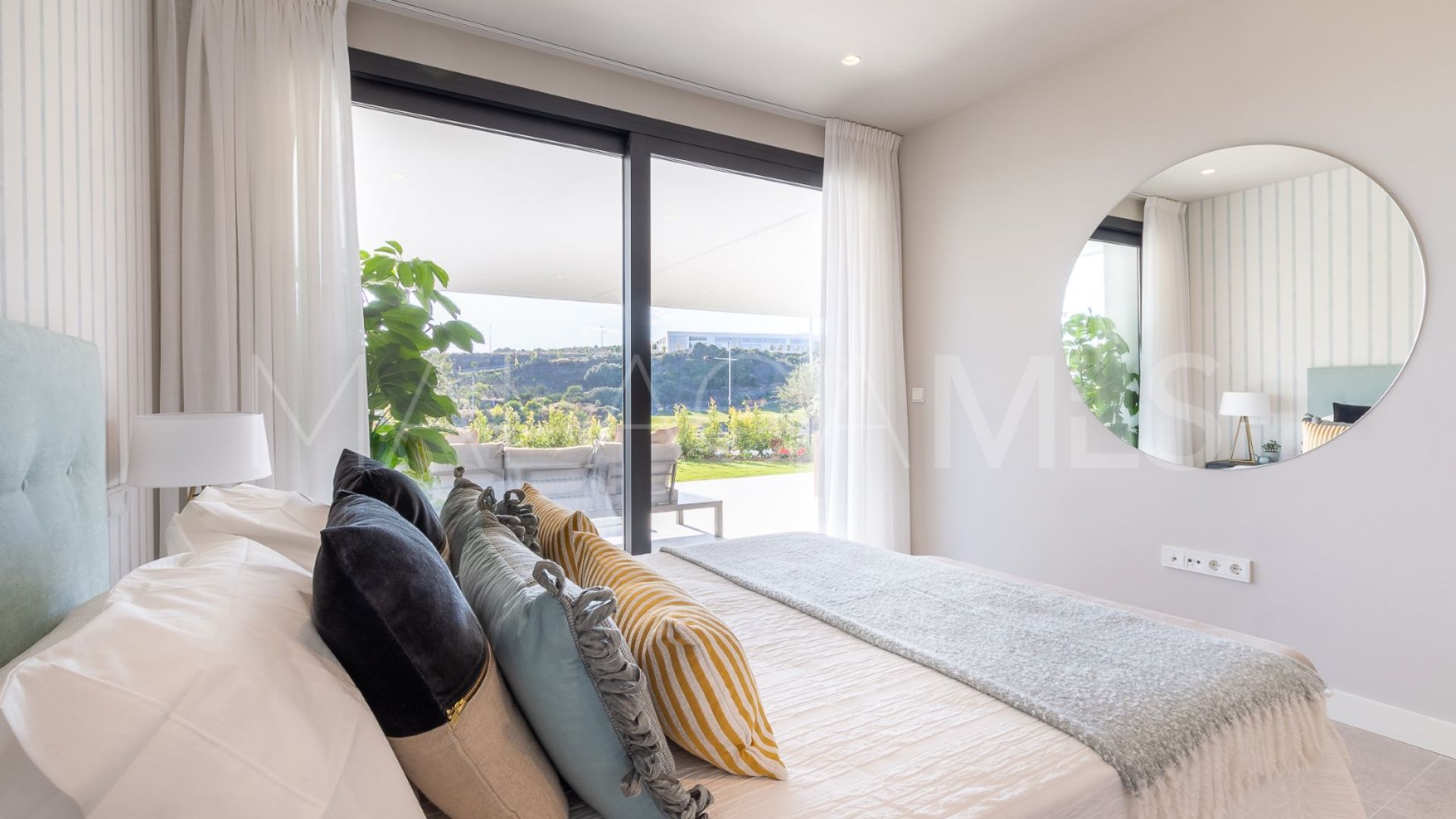 Buy 2 bedrooms ground floor apartment in Azahar de Estepona