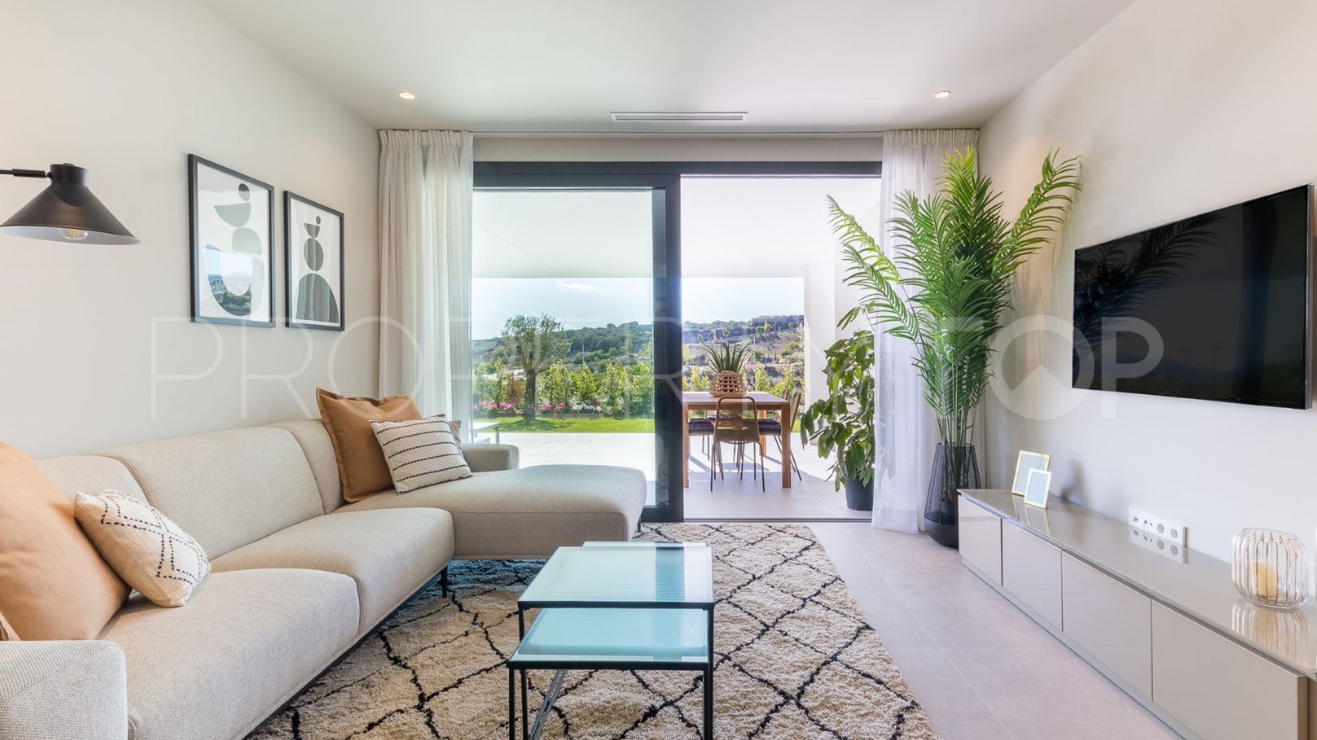 Comprar apartamento planta baja en Azahar de Estepona con 2 dormitorios
