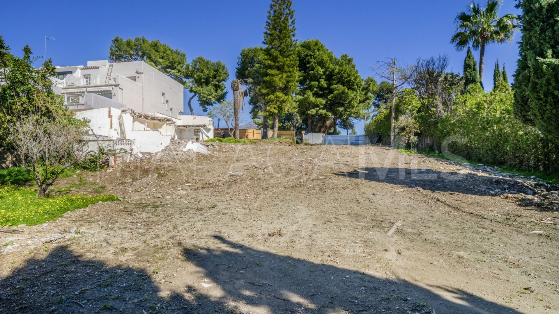 Tomt for sale in Nueva Andalucia