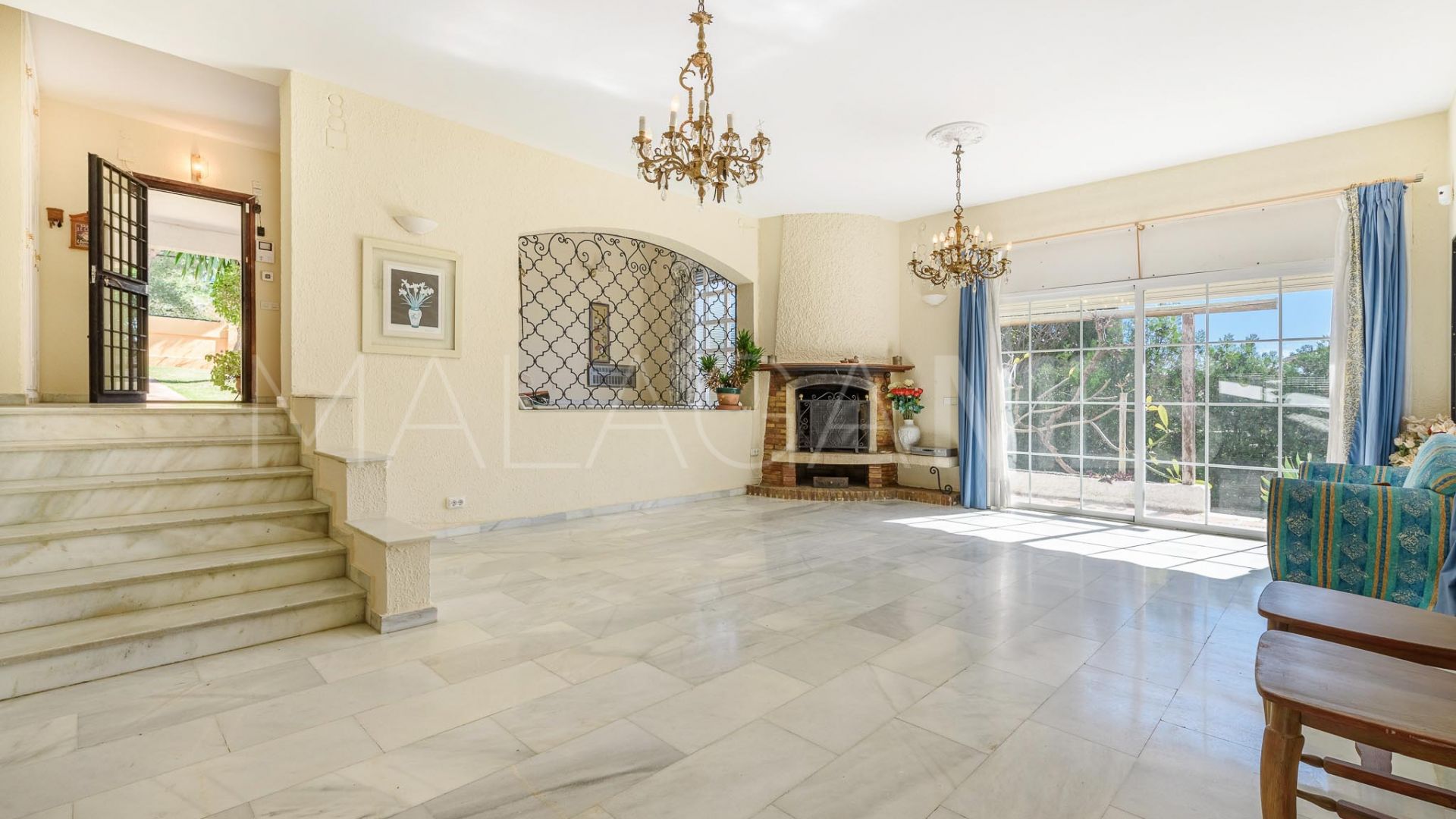 Villa for sale in Nueva Andalucia