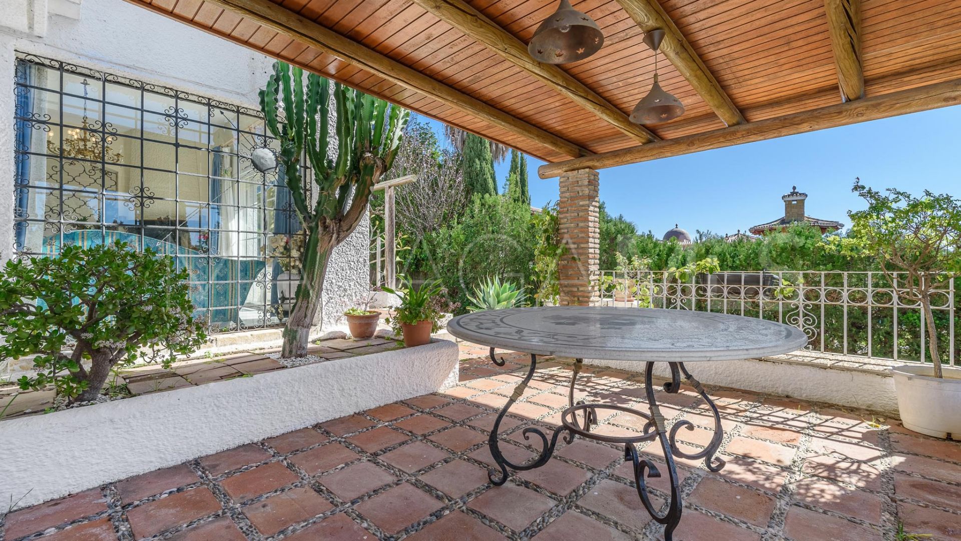 Villa for sale in Nueva Andalucia