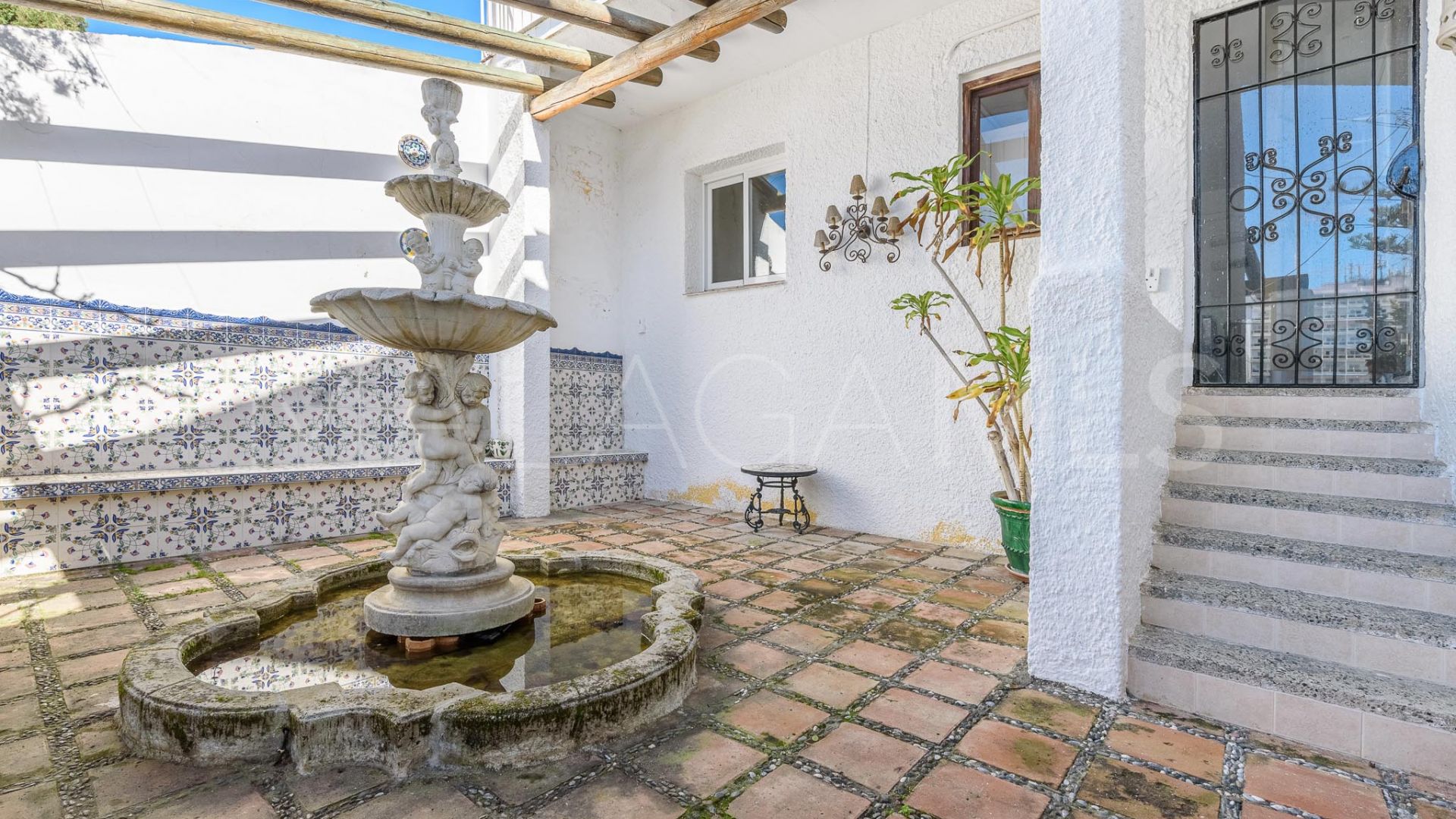 Villa for sale in Nueva Andalucia