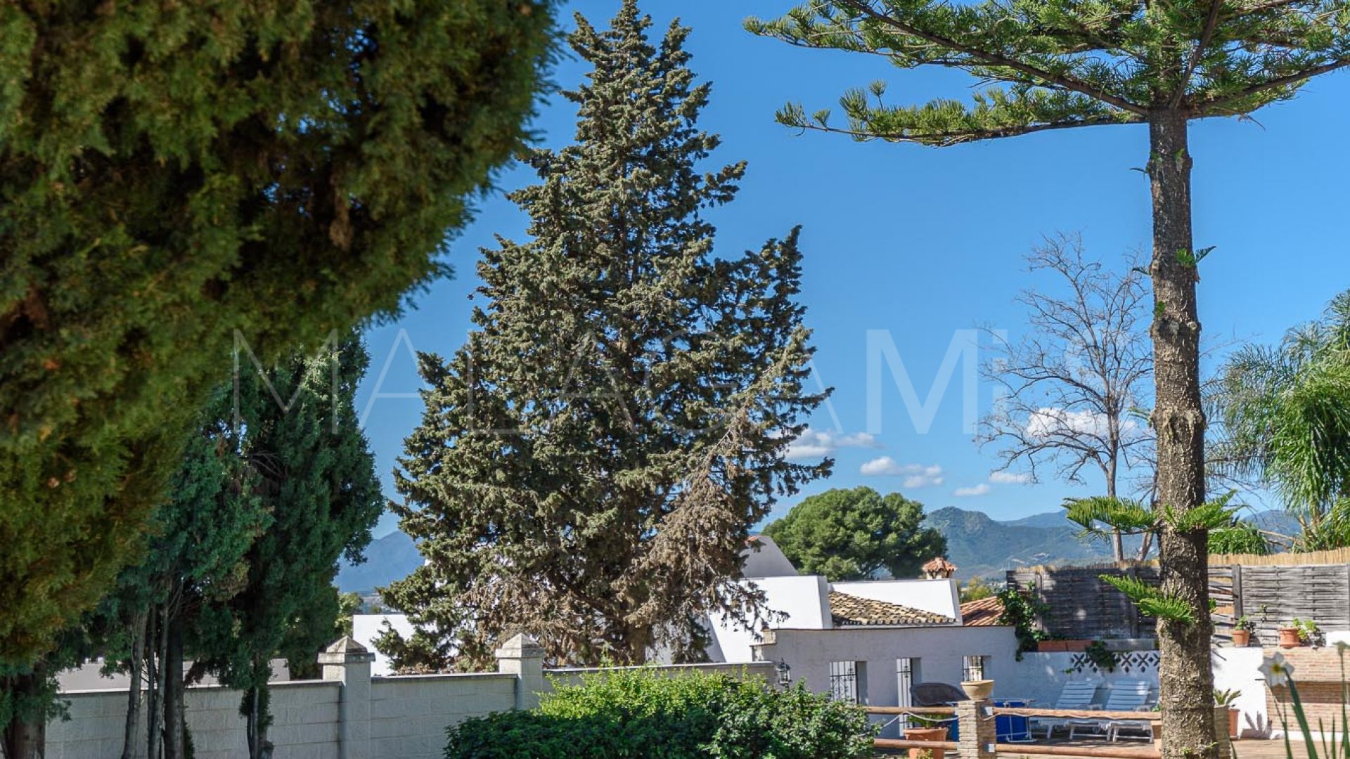 Villa for sale in Nueva Andalucia