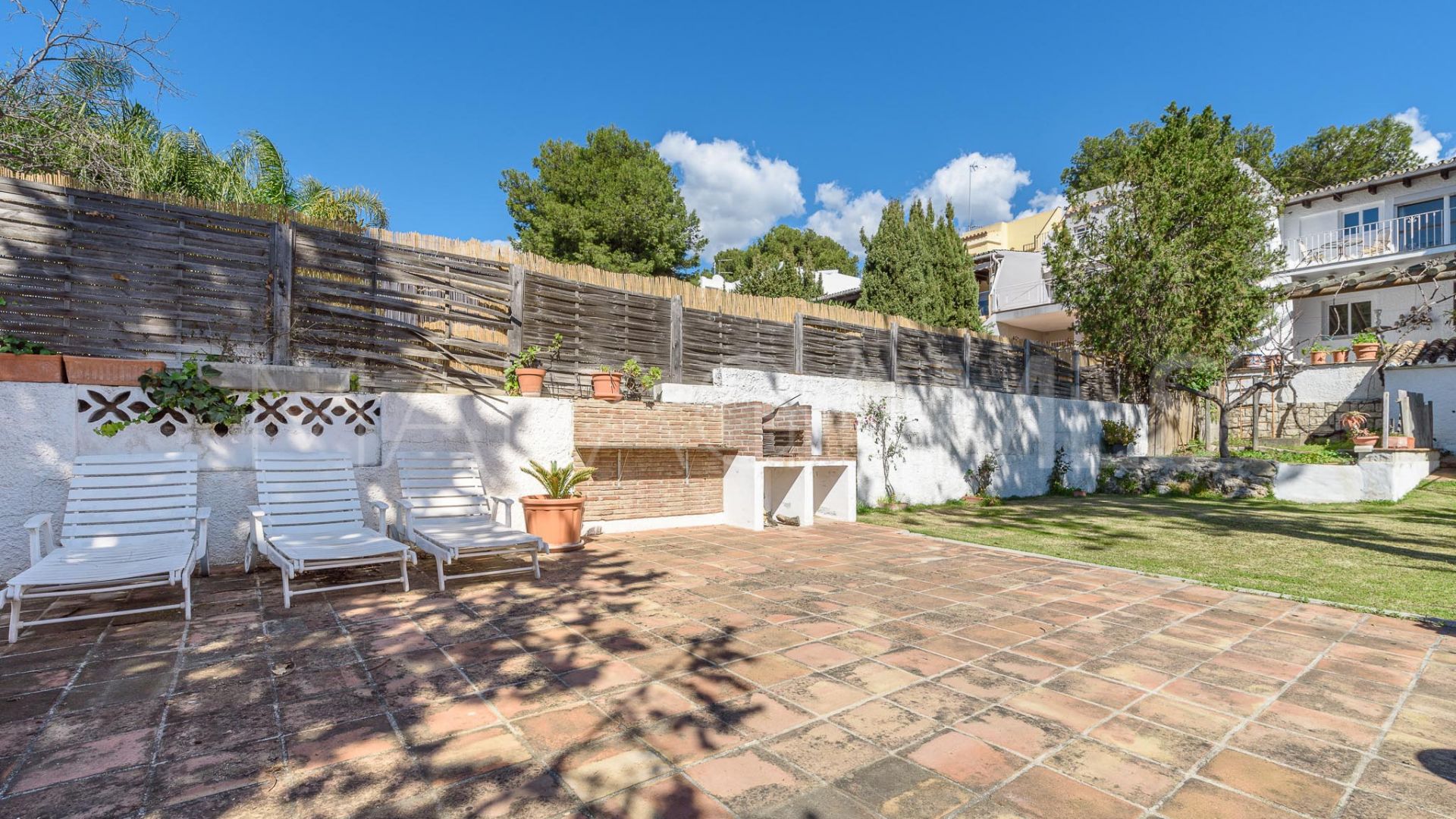 Villa for sale in Nueva Andalucia