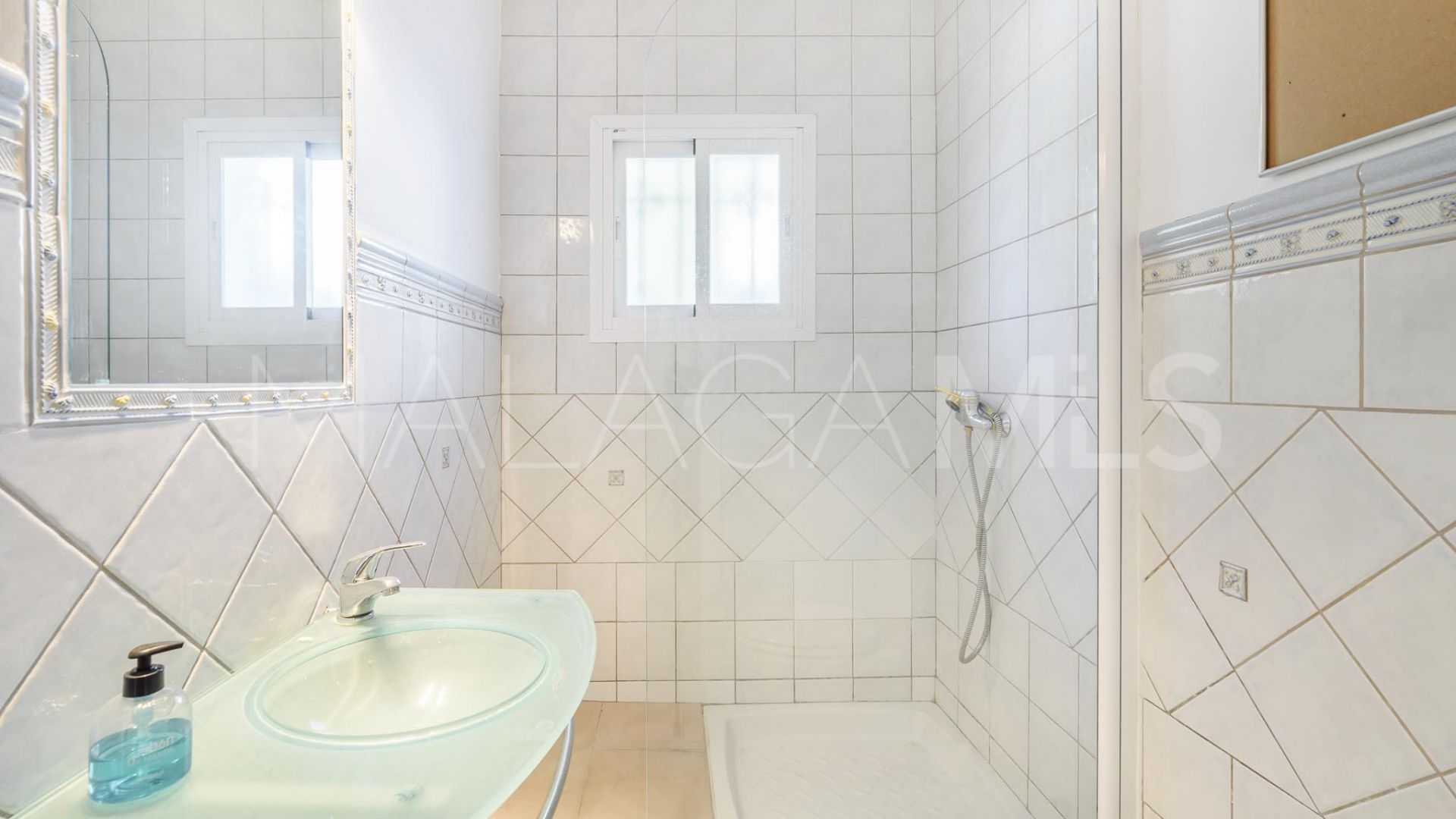 Villa for sale in Nueva Andalucia