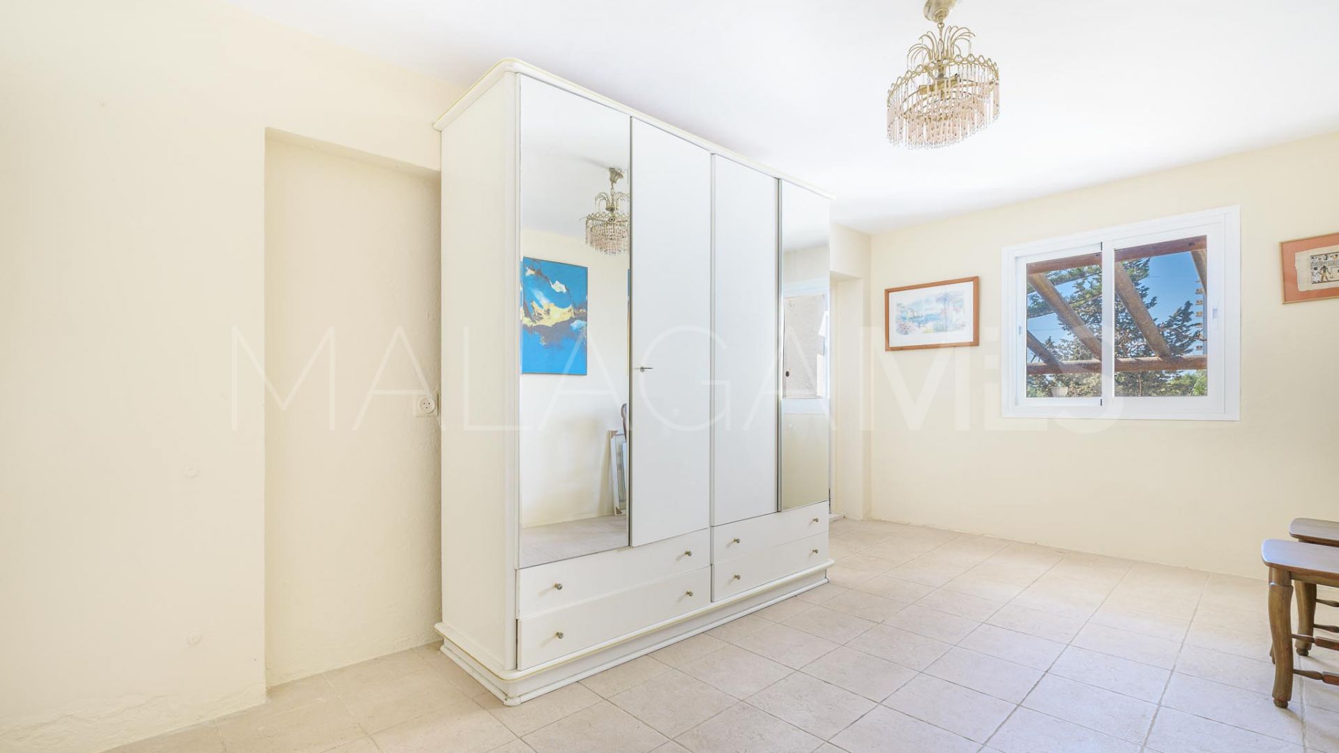 Villa for sale in Nueva Andalucia