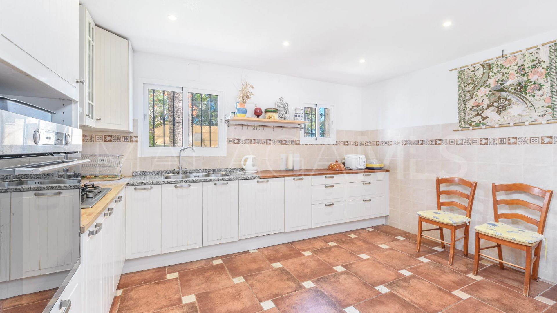 Villa for sale in Nueva Andalucia