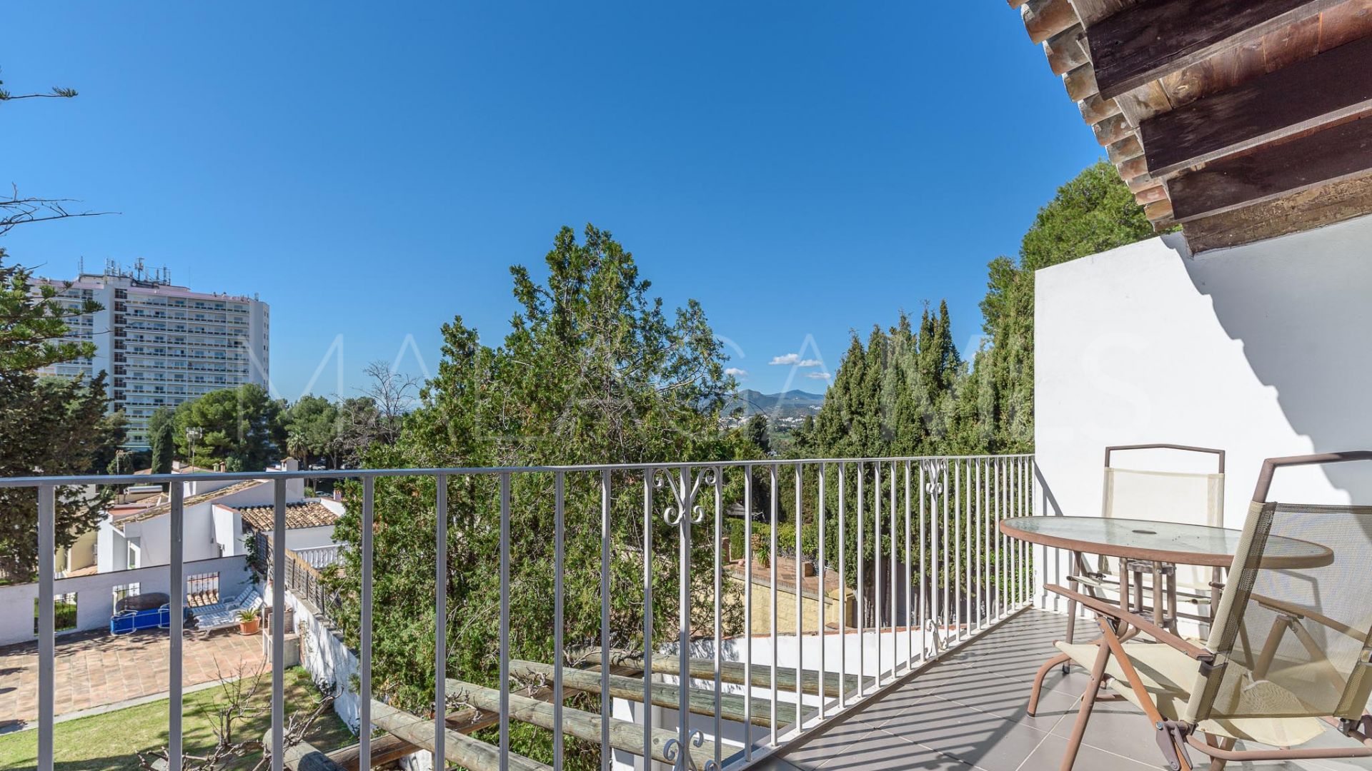 Villa for sale in Nueva Andalucia