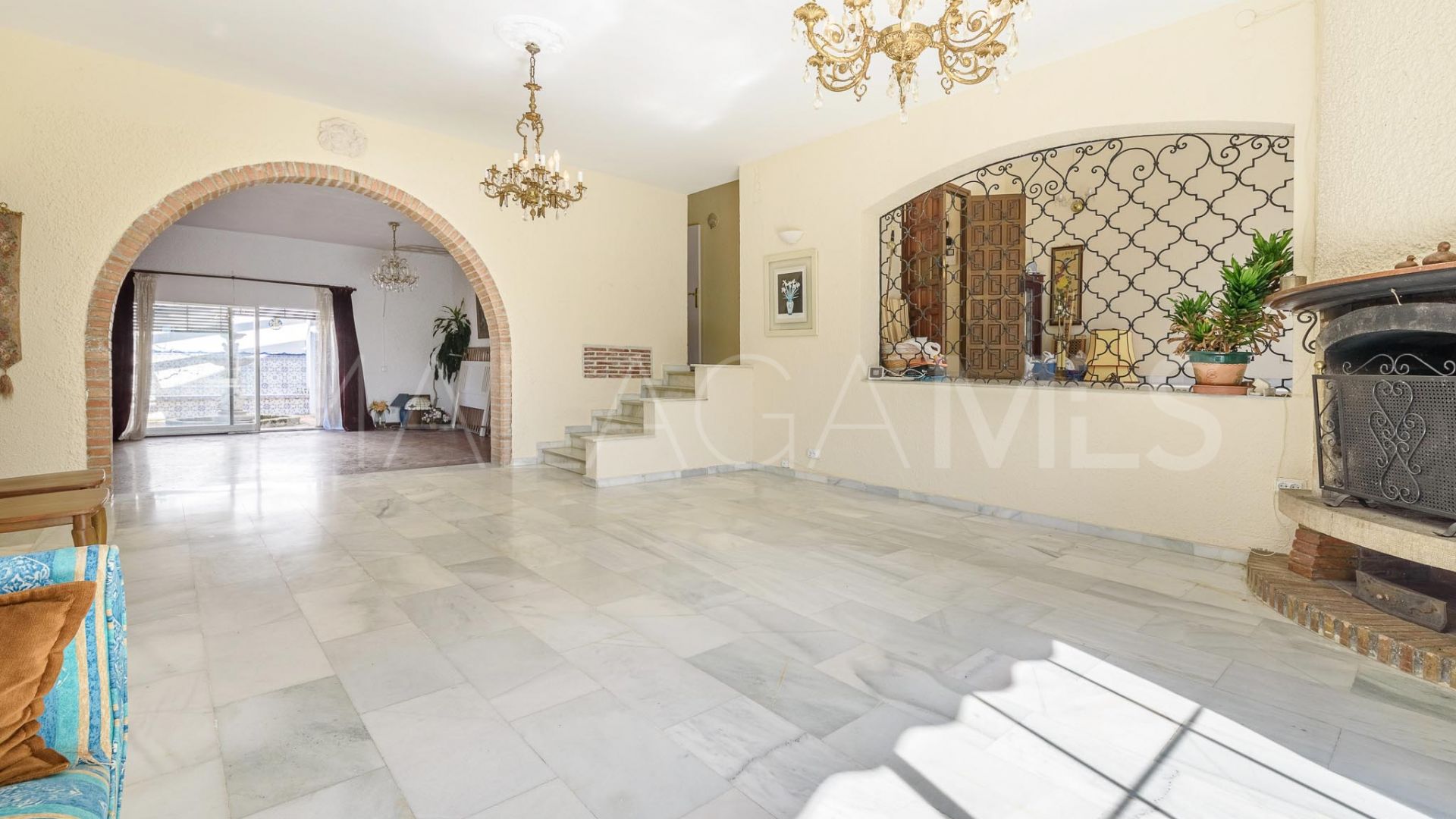 Villa for sale in Nueva Andalucia