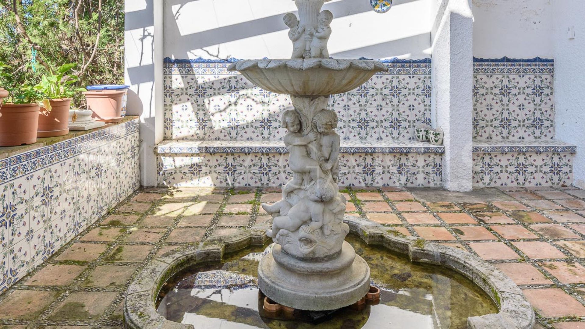 Villa for sale in Nueva Andalucia