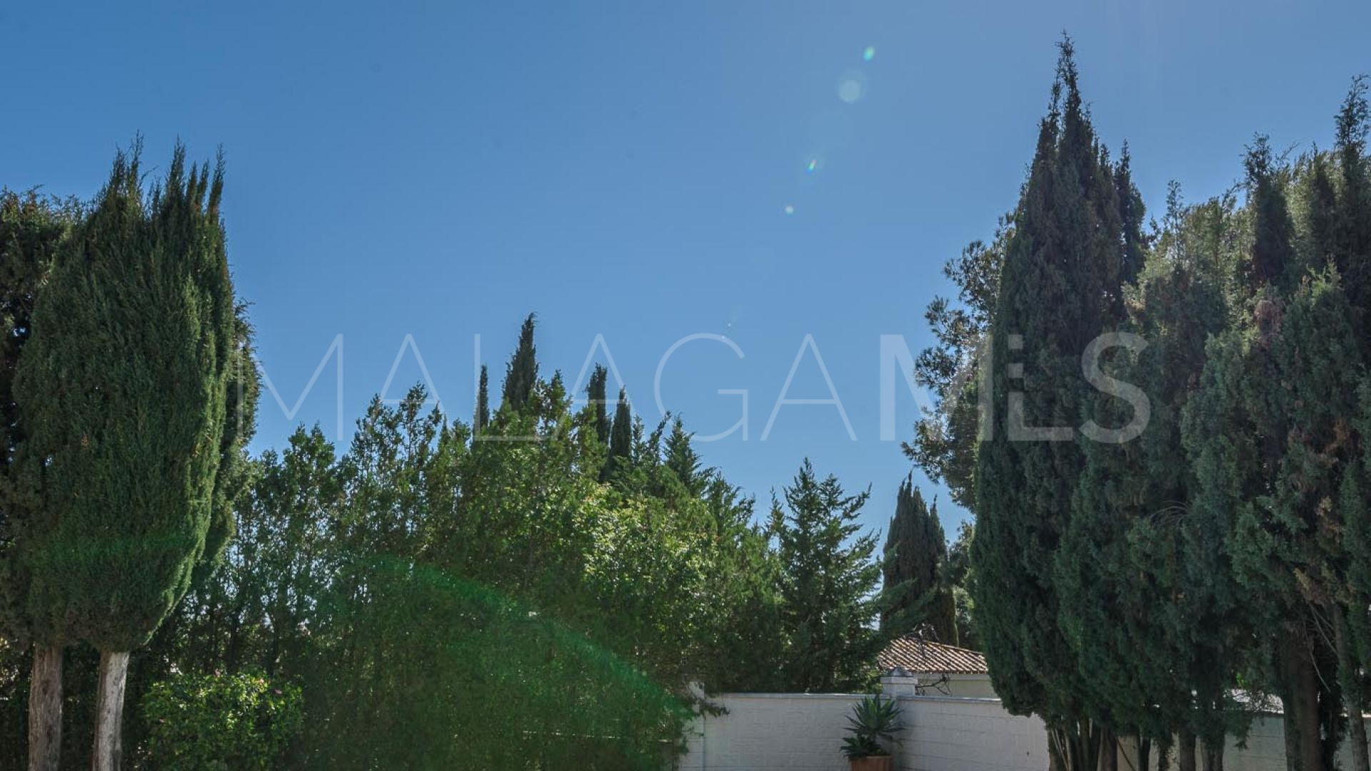 Villa for sale in Nueva Andalucia