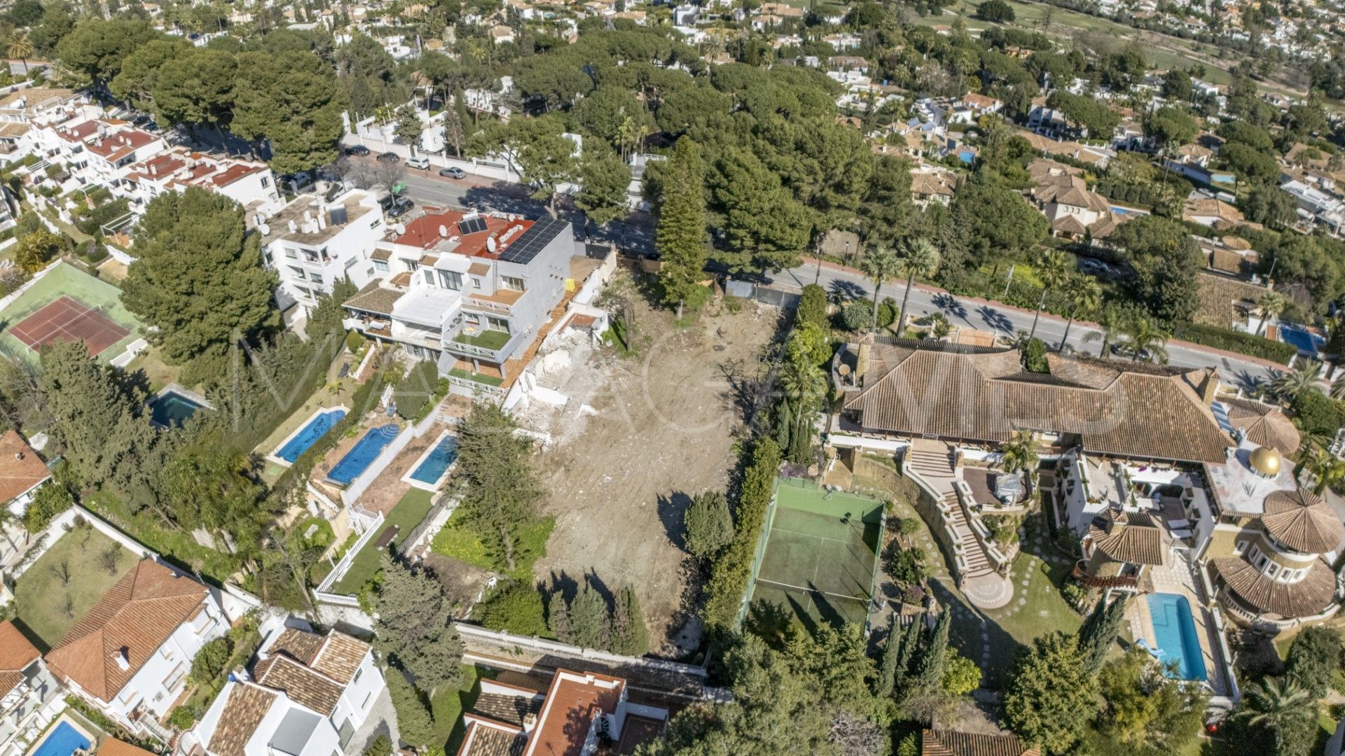 Tomt for sale in Nueva Andalucia