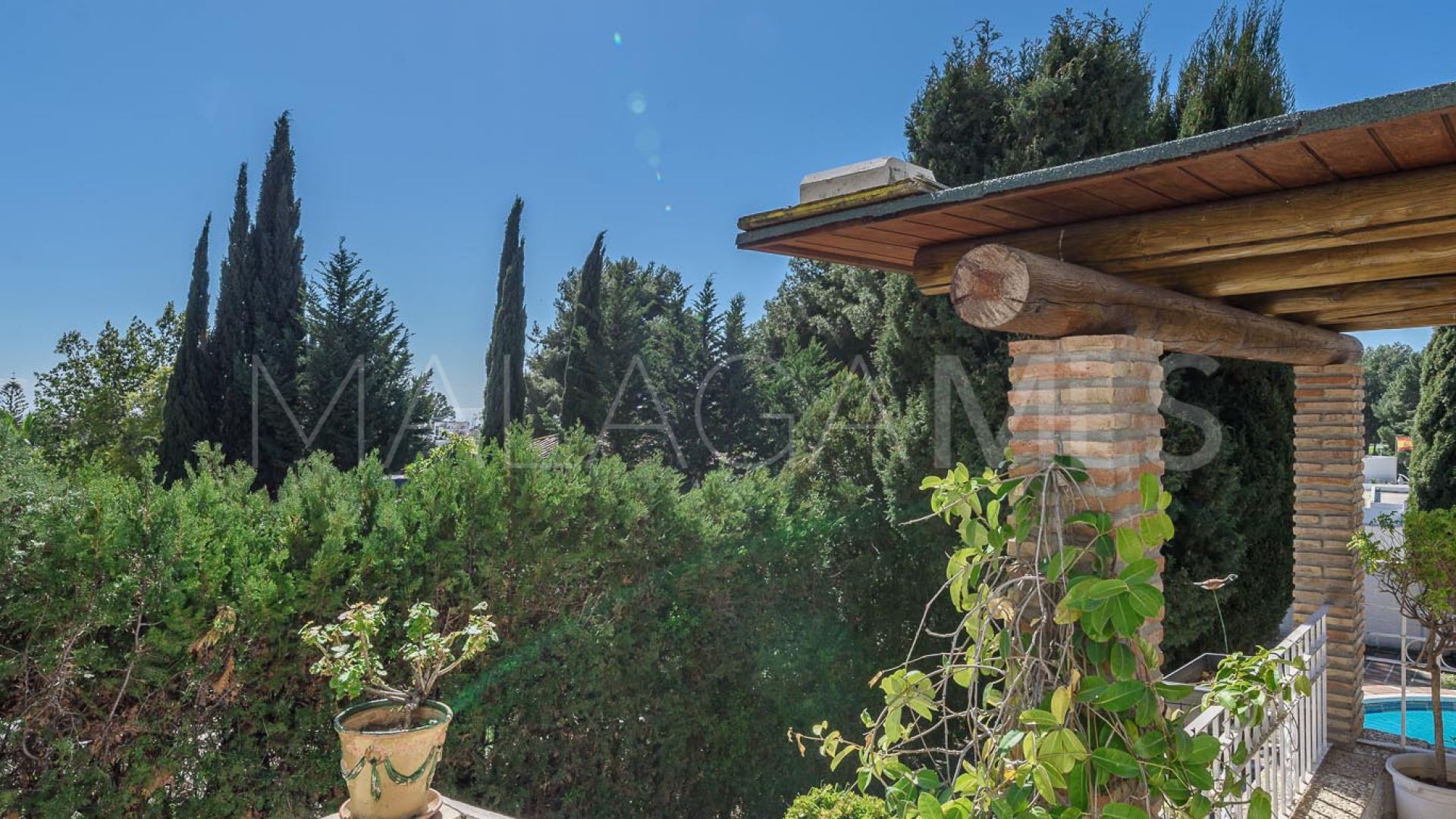 Villa for sale in Nueva Andalucia