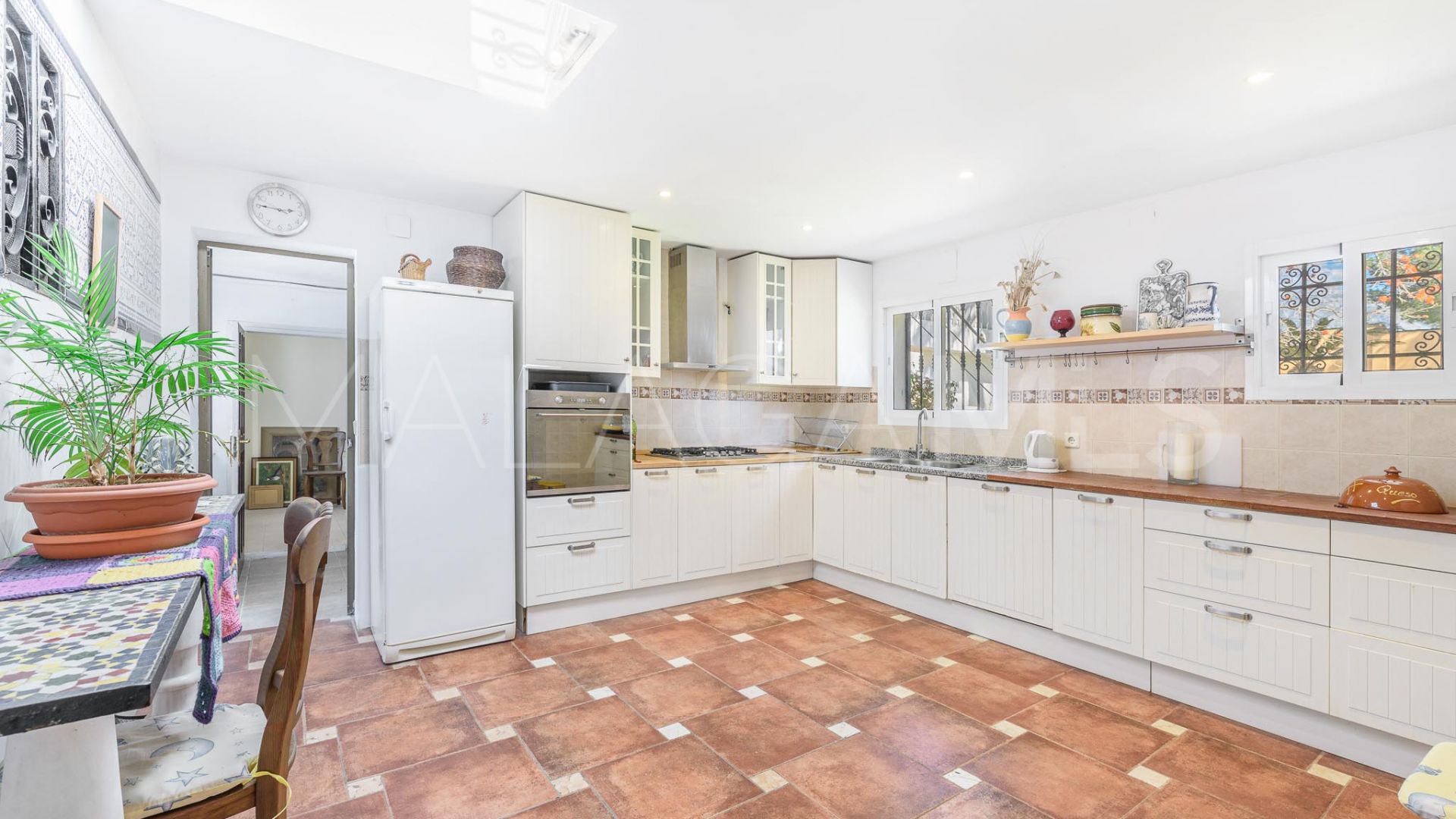 Villa for sale in Nueva Andalucia
