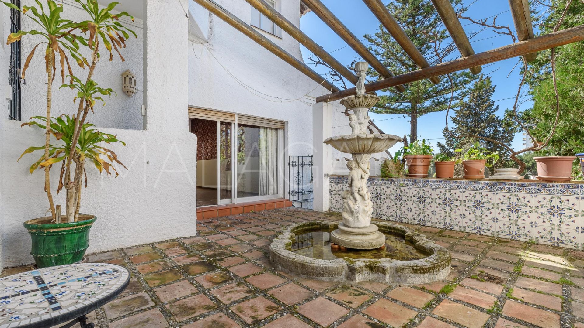 Villa for sale in Nueva Andalucia