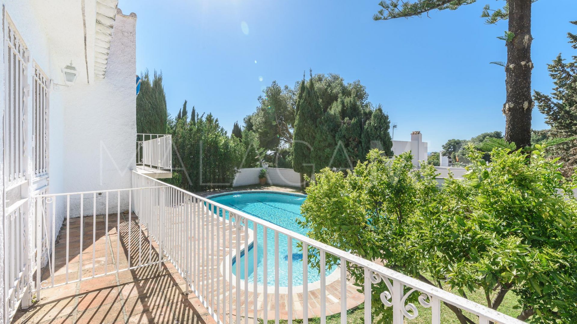 Villa for sale in Nueva Andalucia