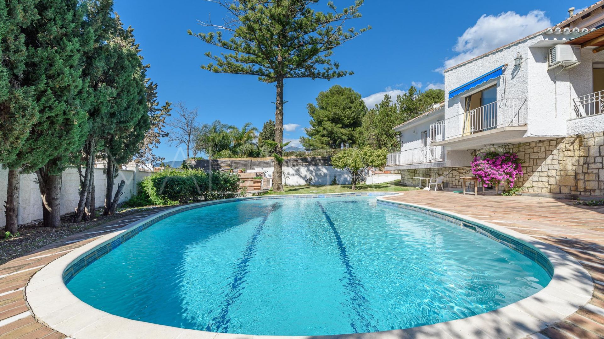 Villa for sale in Nueva Andalucia