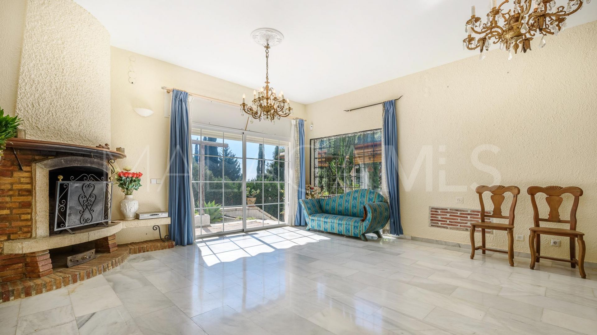 Villa for sale in Nueva Andalucia