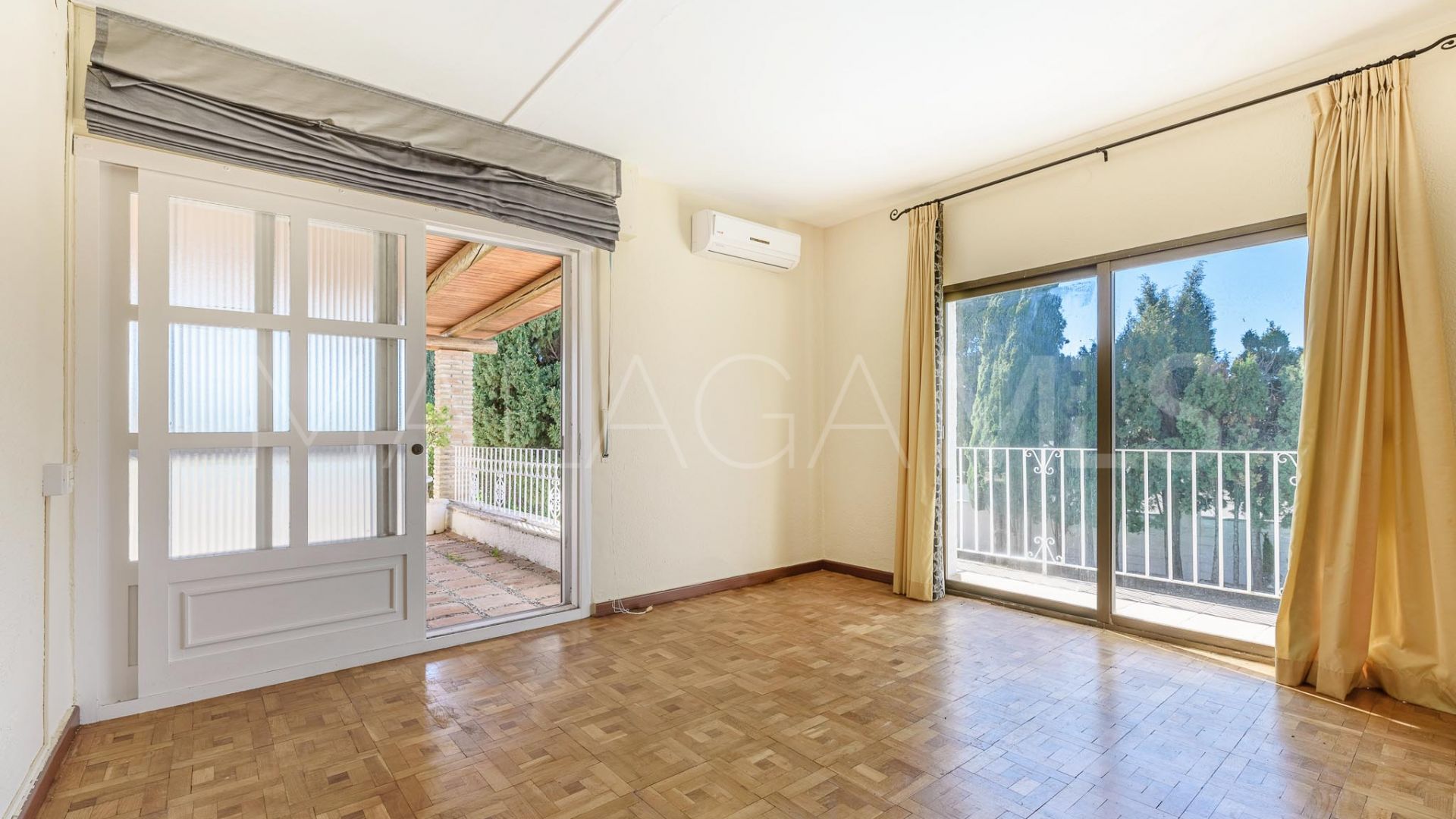 Villa for sale in Nueva Andalucia