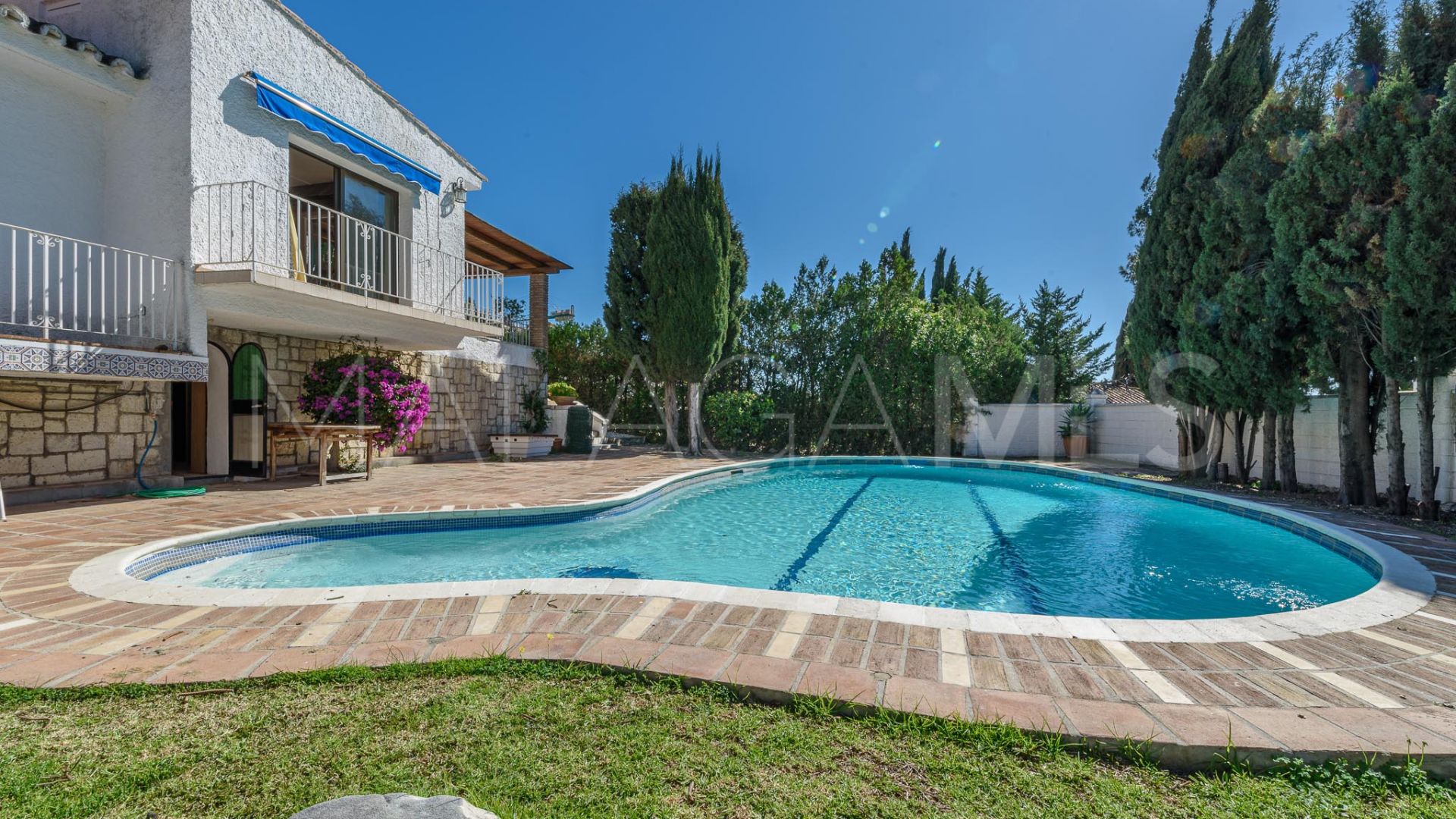 Villa for sale in Nueva Andalucia