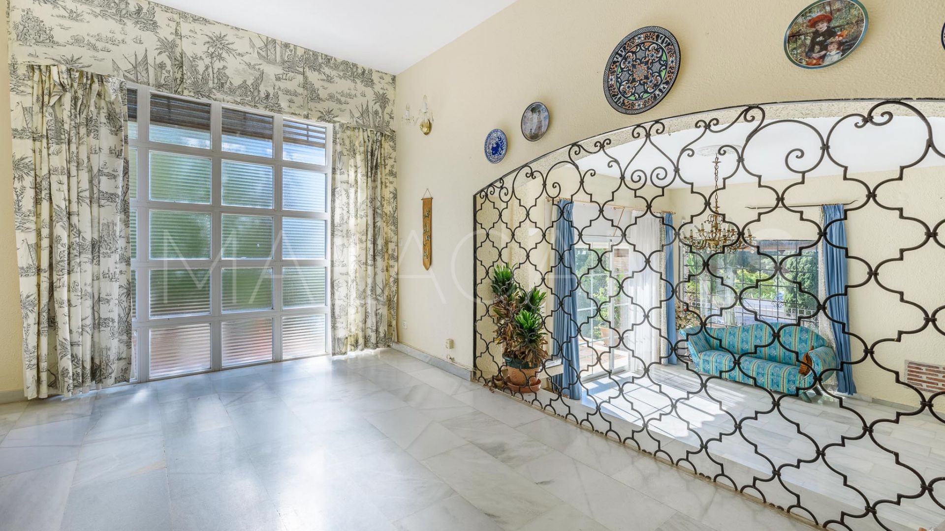 Villa for sale in Nueva Andalucia