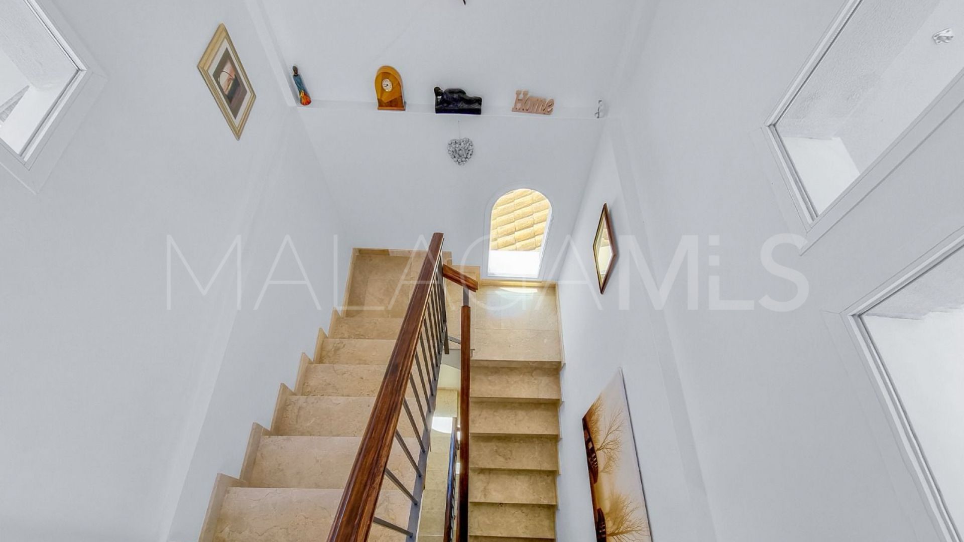 Hus i byn for sale in La Vizcaronda