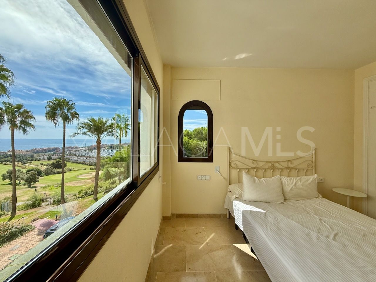 Apartamento for sale in La Duquesa with 3 bedrooms
