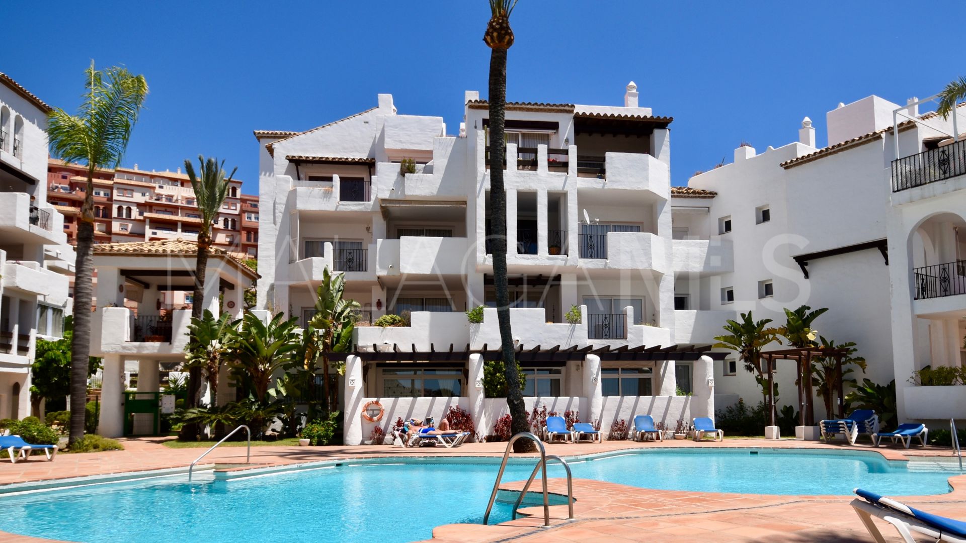 Apartamento for sale in La Duquesa with 3 bedrooms